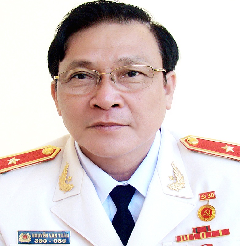 Giam doc Cong an Binh Thuan van chua di Duc hinh anh