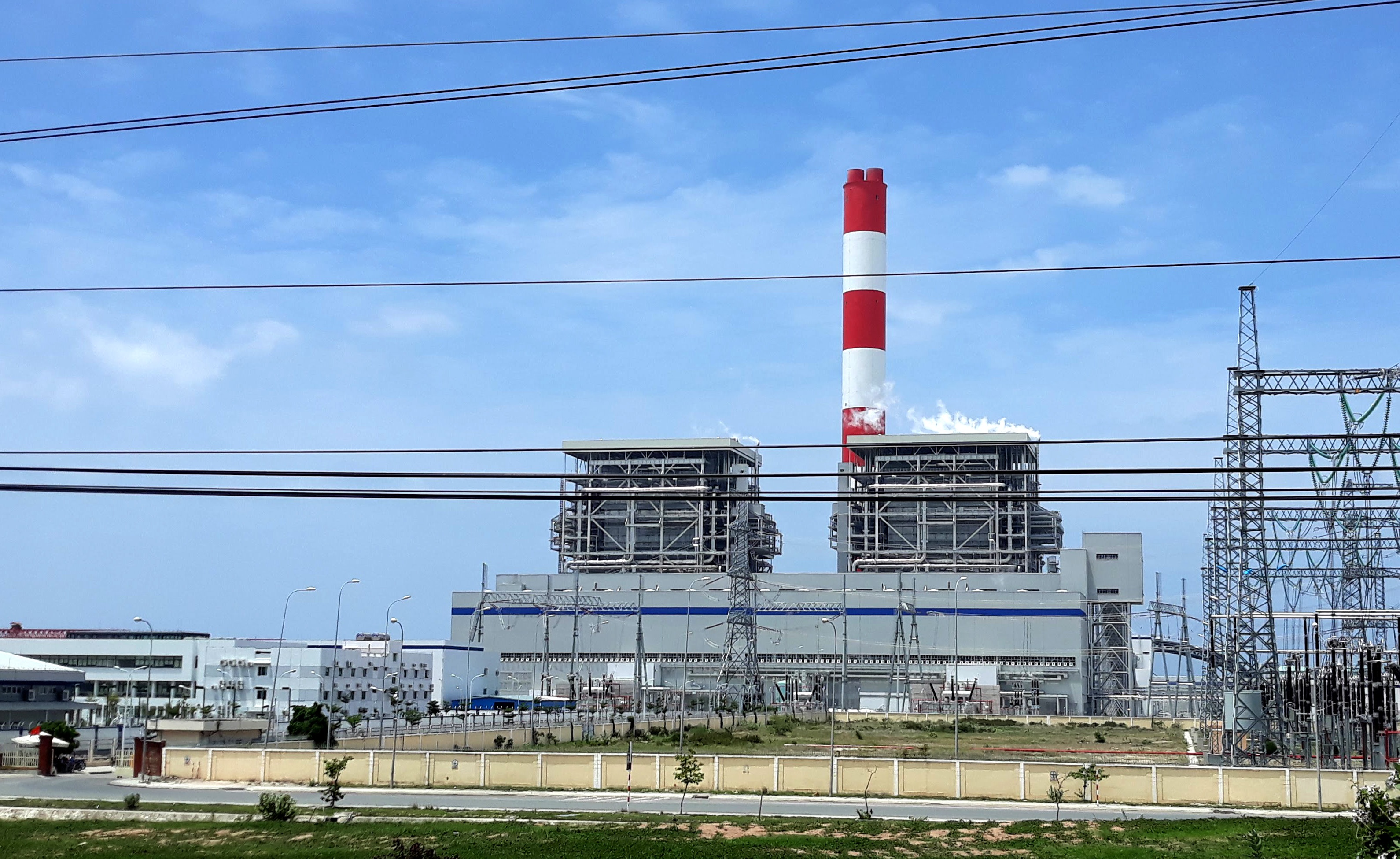 nhà máy vĩnh tân 1 xả khói đen ảnh 1 nha may vinh tan 1 xa khoi den anh 1
