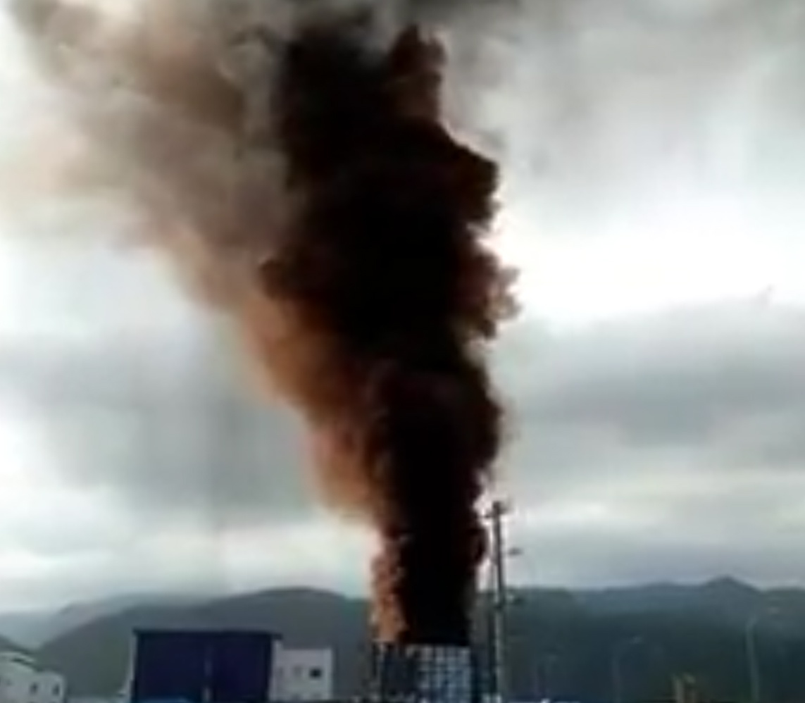 Nhiet dien Vinh Tan 1 xa khoi den cao ca tram met ra moi truong hinh anh