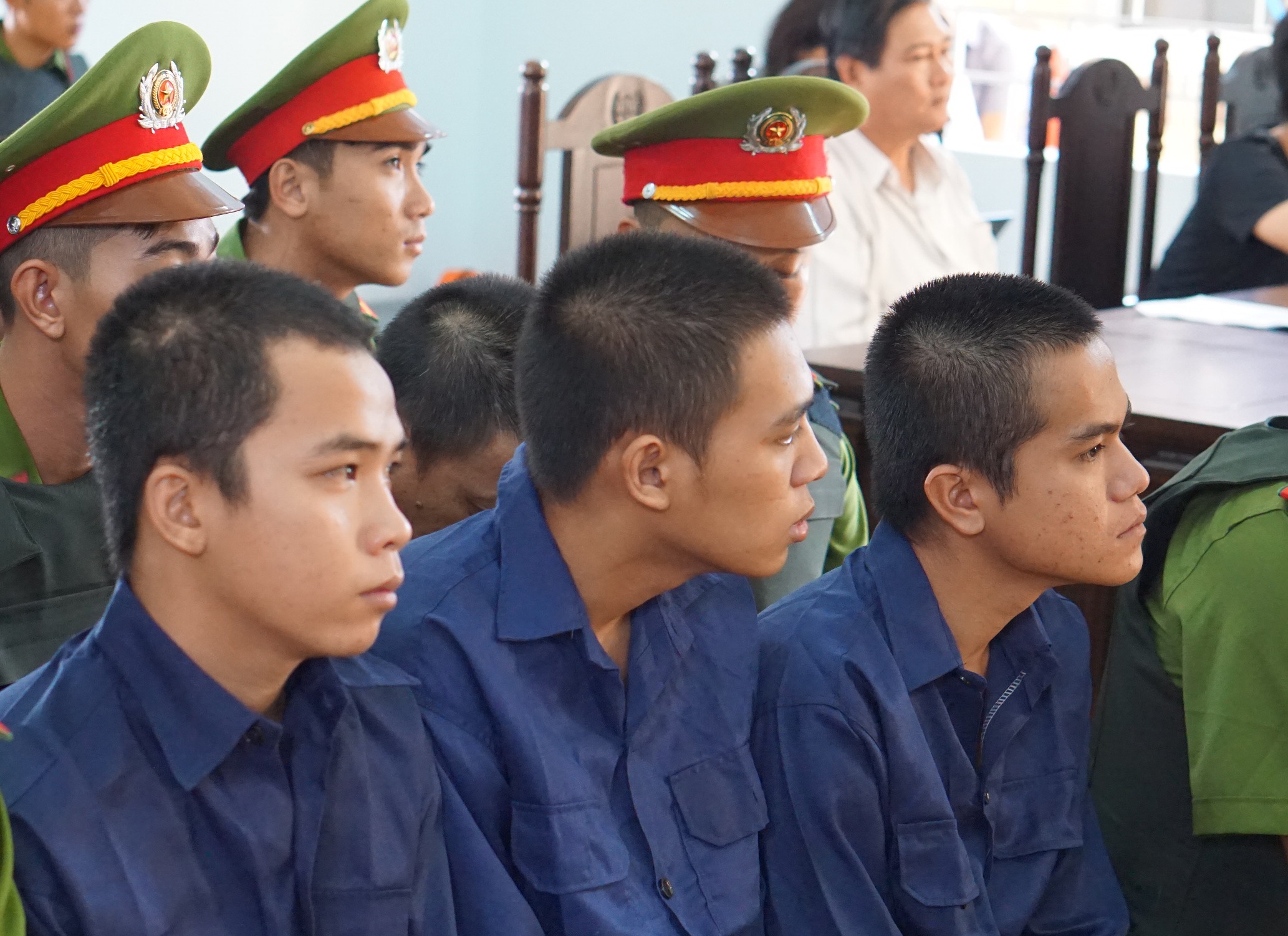 tuyen phat 27 nam tu gay roi o tuy phong anh 2