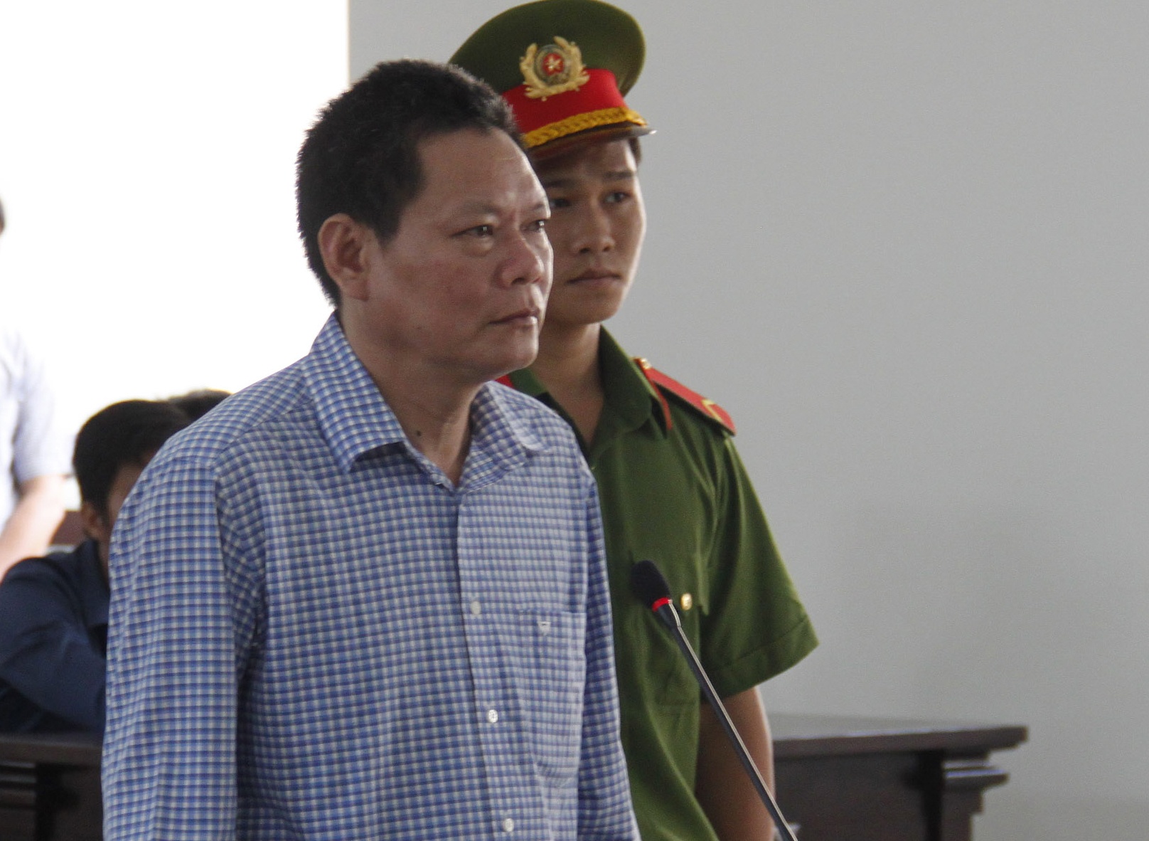 Giam doc van chuyen gan 500 kg thuoc no linh 17 nam tu hinh anh