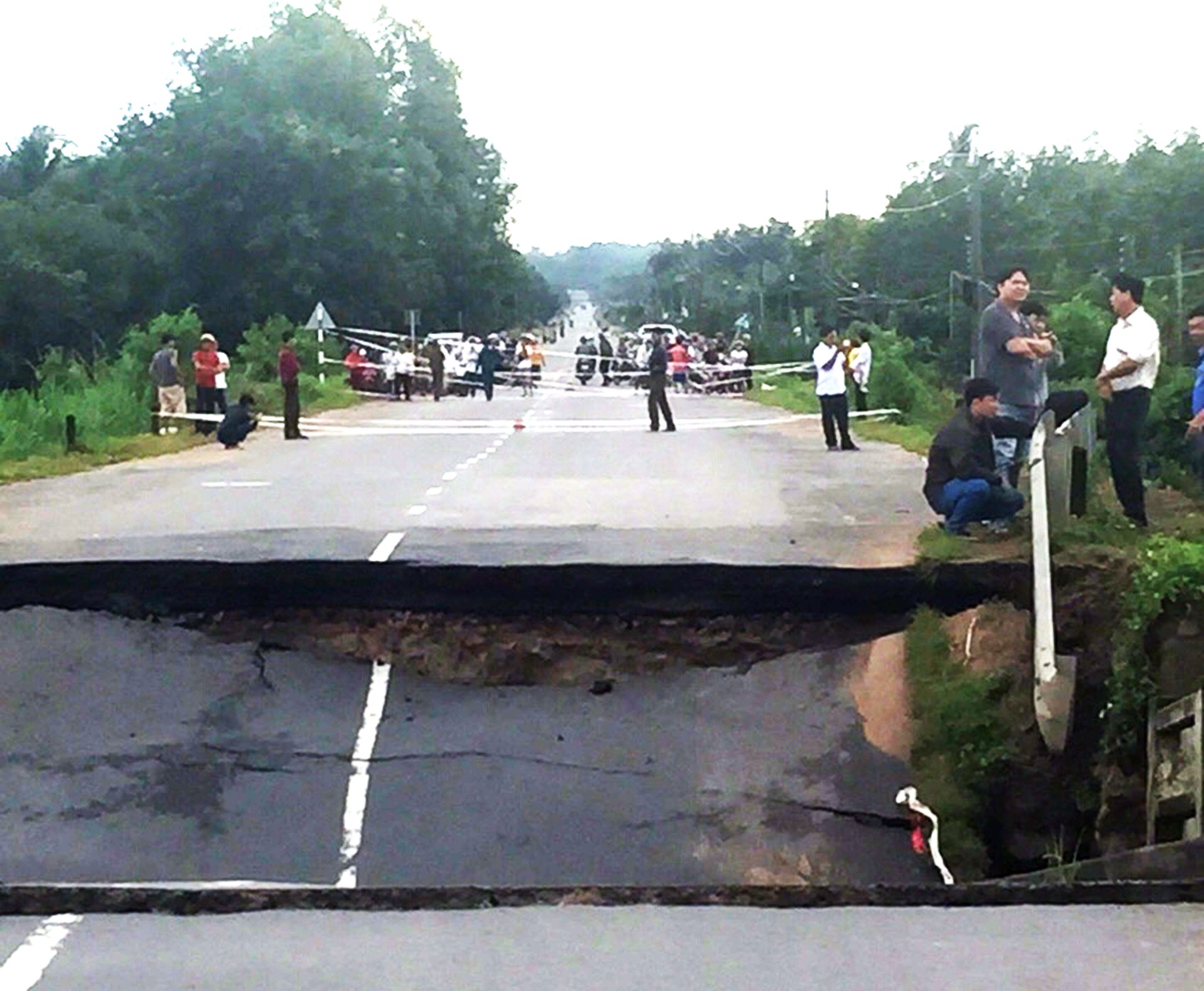 Mua lon keo dai, sap cau o Binh Thuan hinh anh