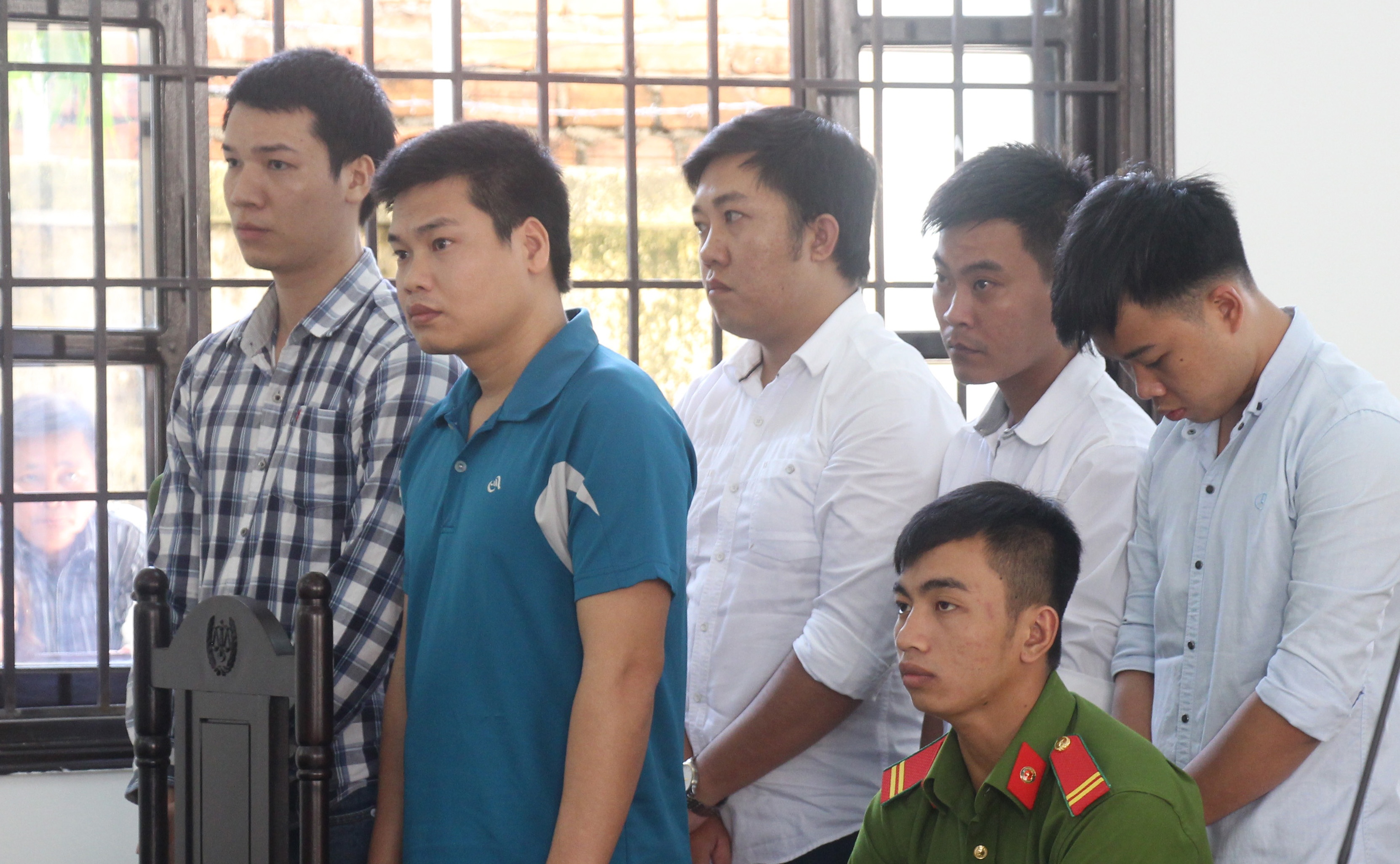 5 cuu cong an dung nhuc hinh voi bi can nghi lien quan den ma tuy hinh anh