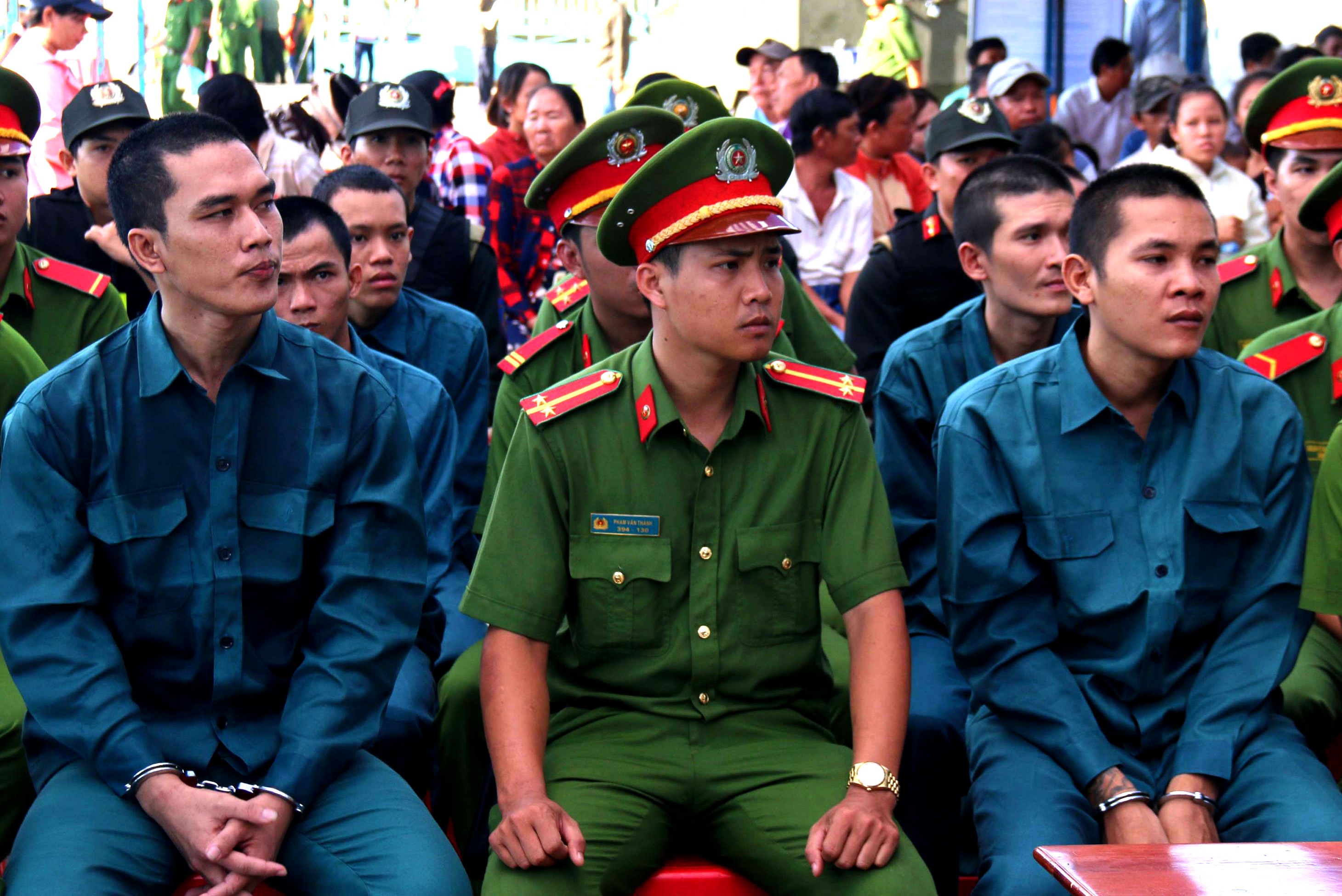 15 bi cao tan cong tru so Canh sat PCCC o Binh Thuan linh an hinh anh