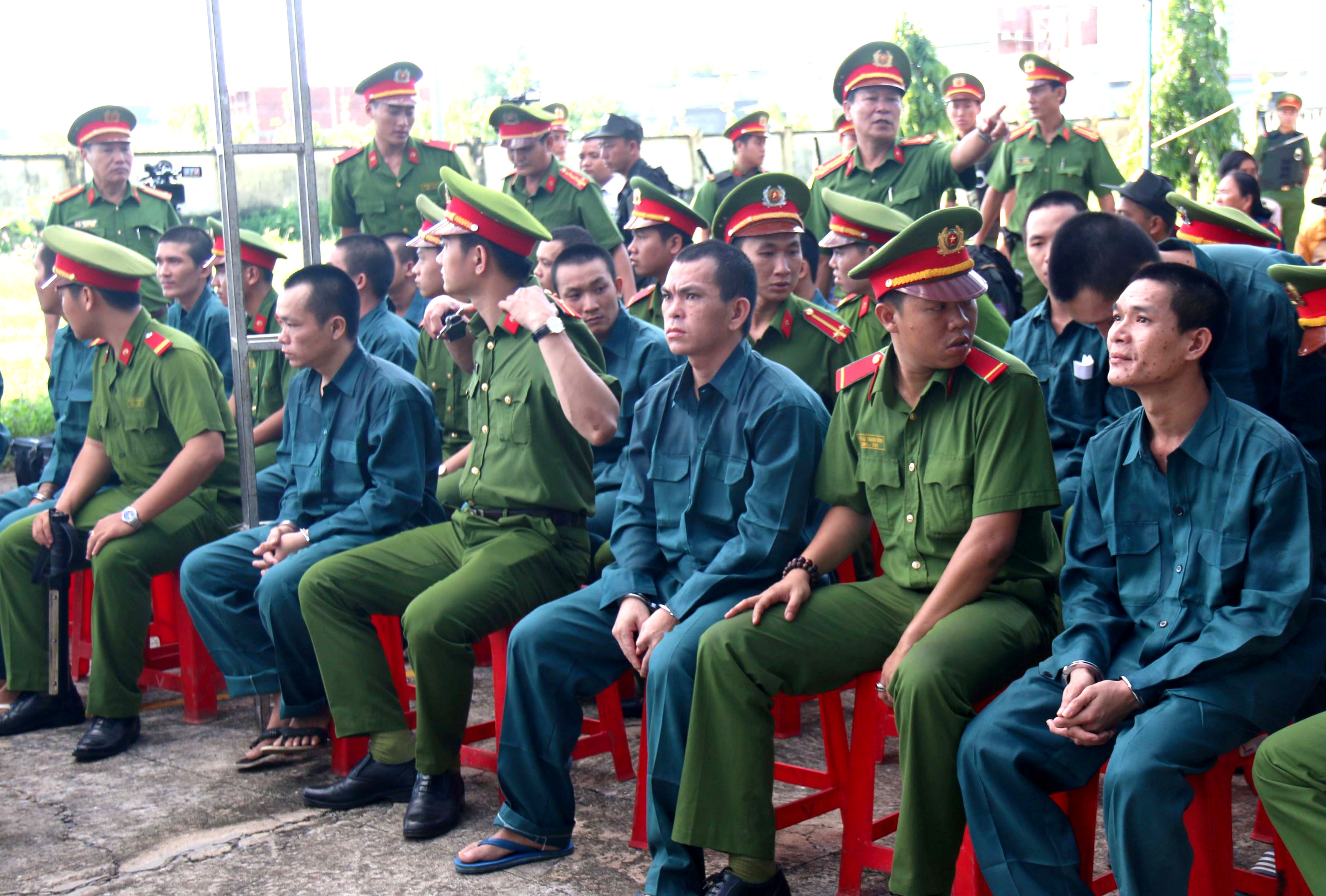 xử 15 bị cáo gây rối trật tự ở phan rí cửa ảnh 1 xu 15 bi cao gay roi trat tu o phan ri cua anh 1