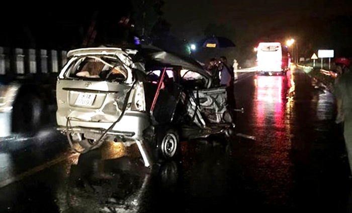 Xe Toyota bien dang sau tai nan lien hoan tren quoc lo, mot nguoi chet hinh anh