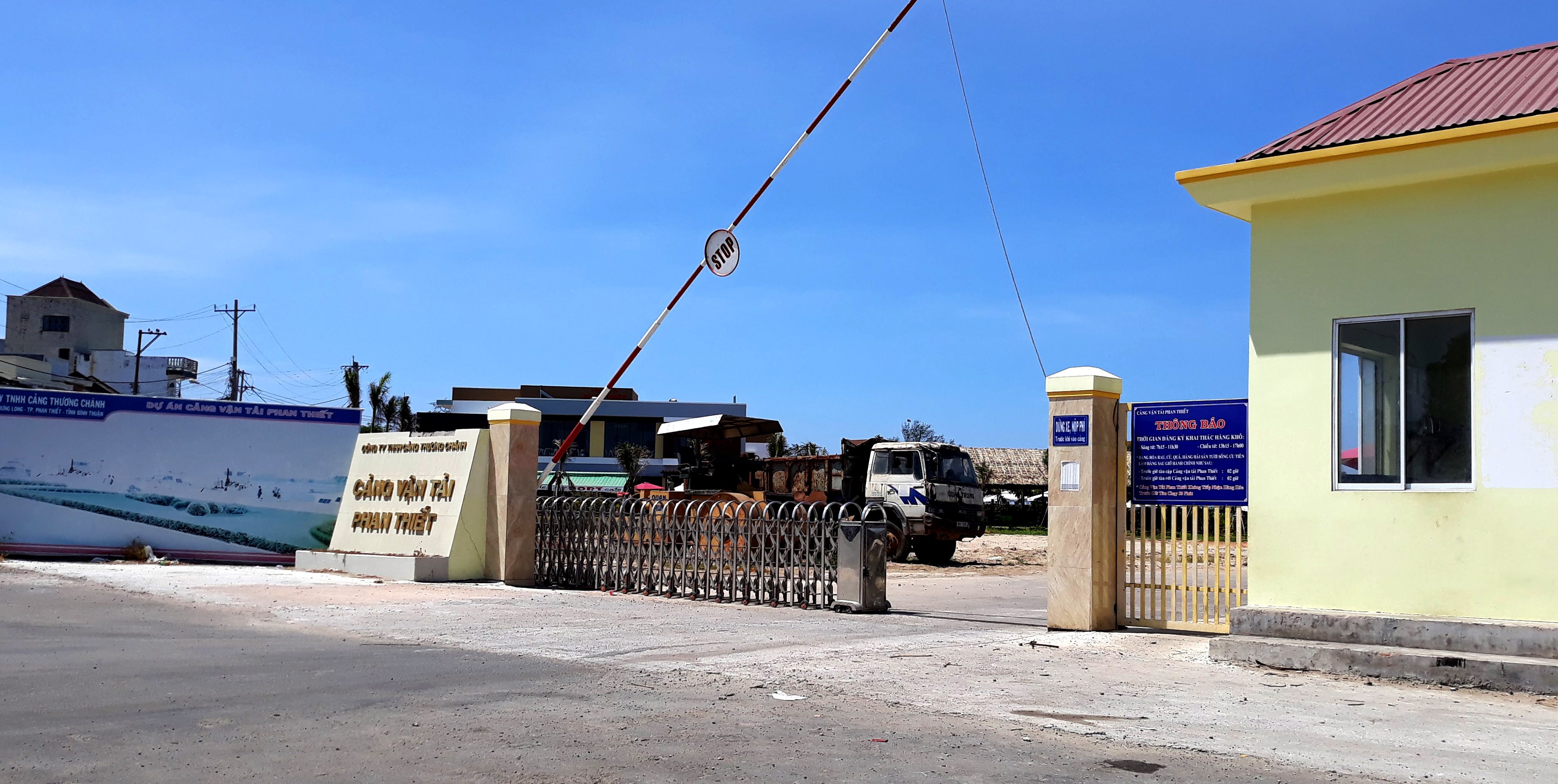 tàu khách bị cắt dây neo ảnh 2 tau khach bi cat day neo anh 2