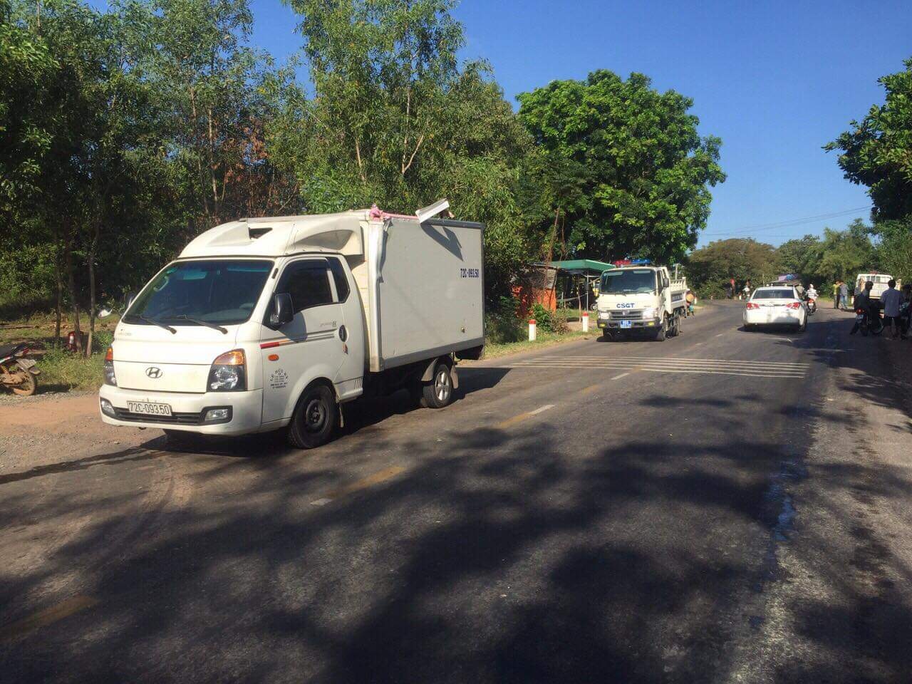 Xe cho quan nhan ra thao truong gap tai nan, 2 nguoi tu vong hinh anh