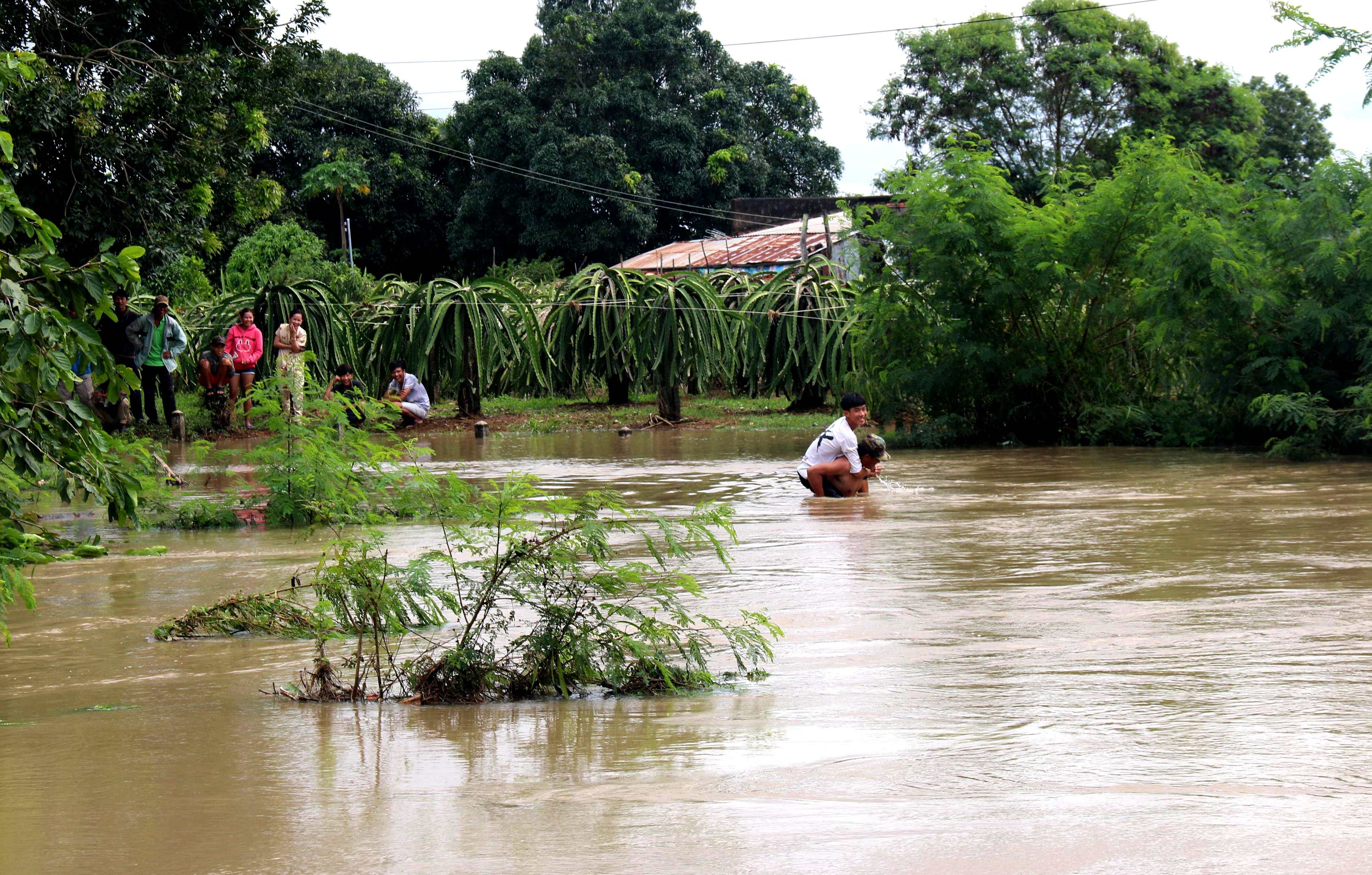 200 hộ gia đình bị cô lập vì lũ ảnh 2 200 ho gia dinh bi co lap vi lu anh 2