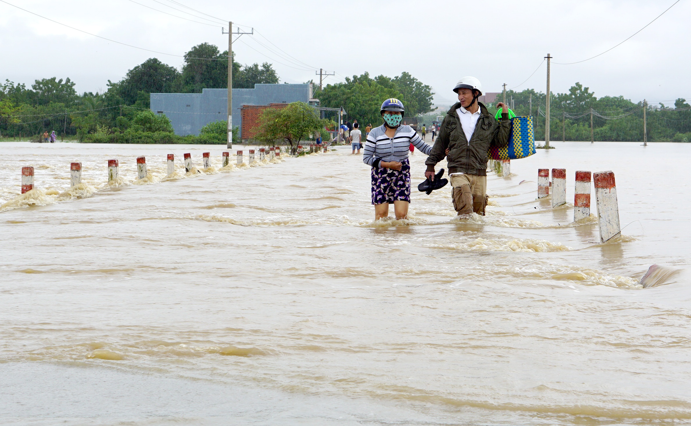 Ninh Thuan ngap trong lu, thiet hai gan 300 ty hinh anh