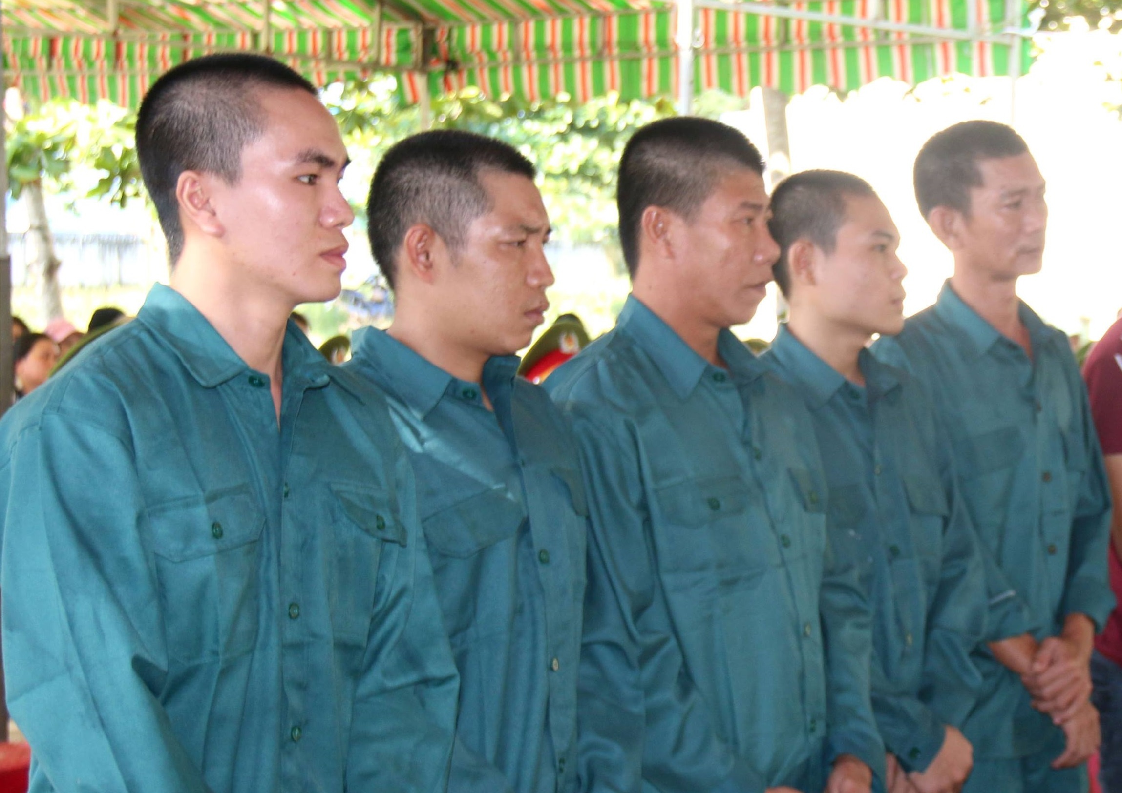 9 bi cao chan xe, tan cong tru so Canh sat PCCC o Binh Thuan linh an hinh anh