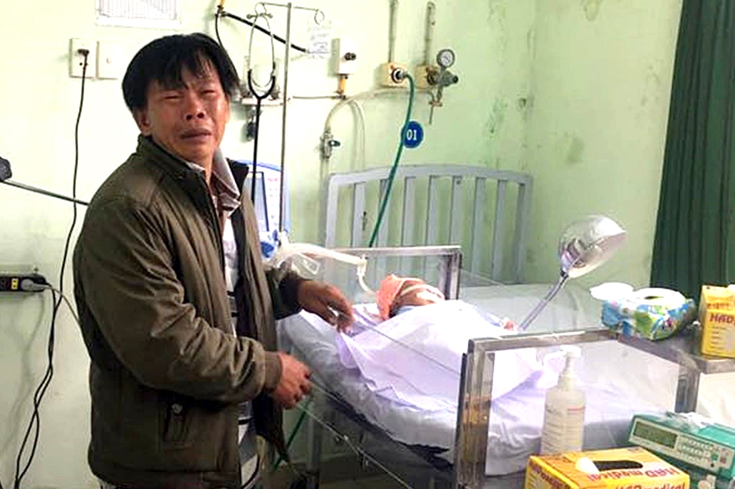 bé gái sơ sinh nguy kịch ảnh 1 be gai so sinh nguy kich anh 1