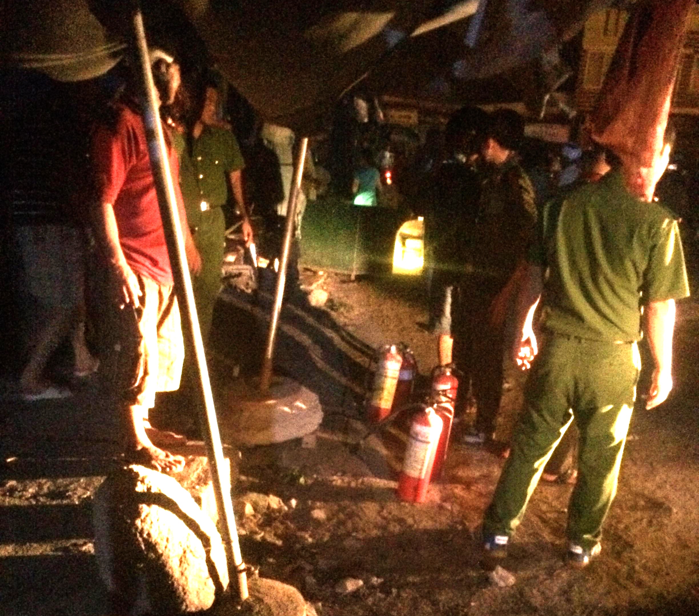 cho xa boc chay giua dem anh 1