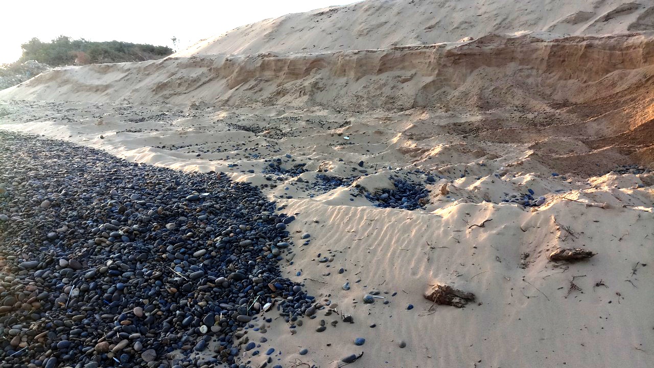 bãi đá 7 màu bị xâm hại nghiêm trọng ở bình thuận ảnh 2 bai da 7 mau bi xam hai nghiem trong o binh thuan anh 2