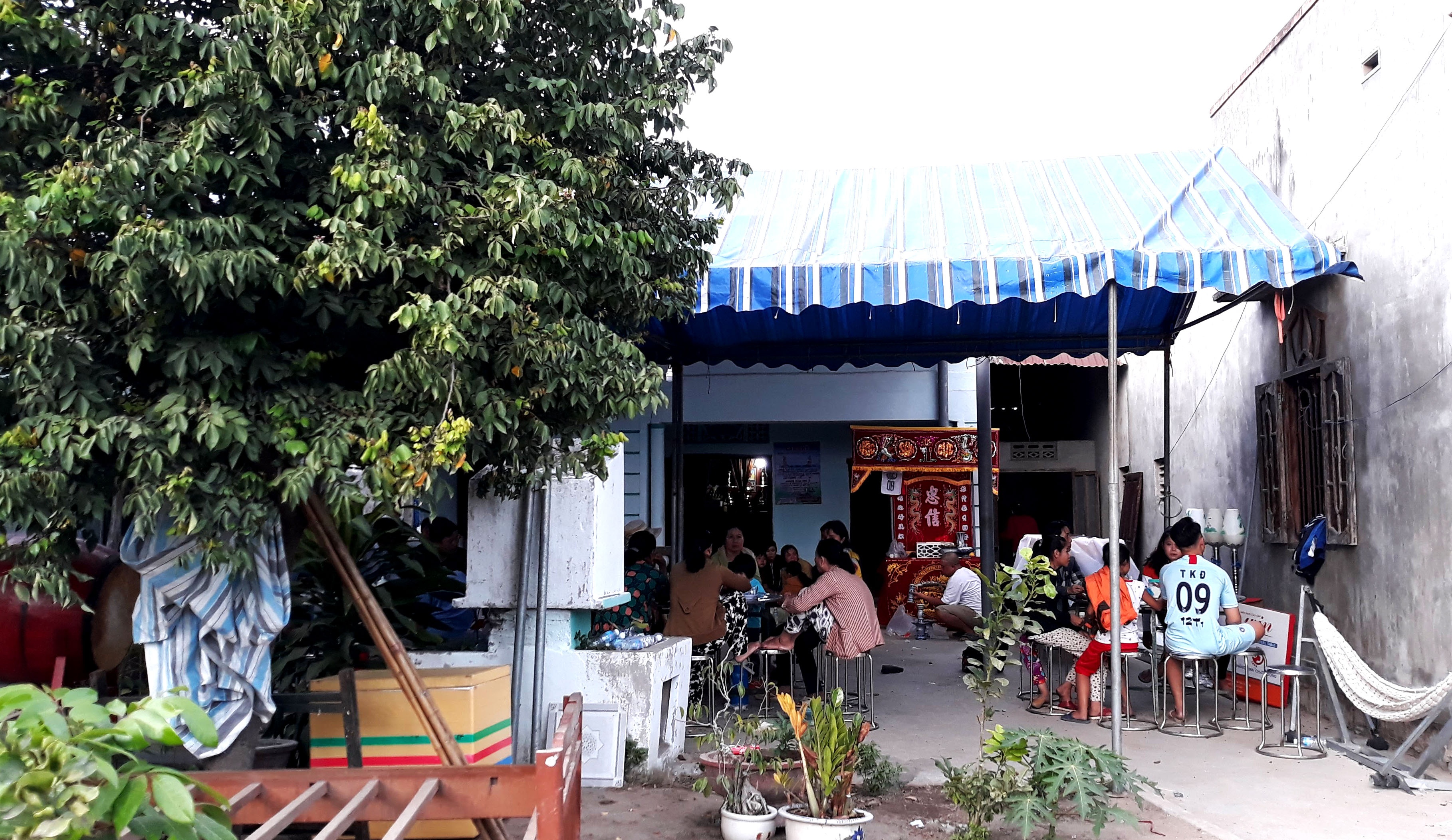 nam nhan vien cay xang bi sat hai anh 2