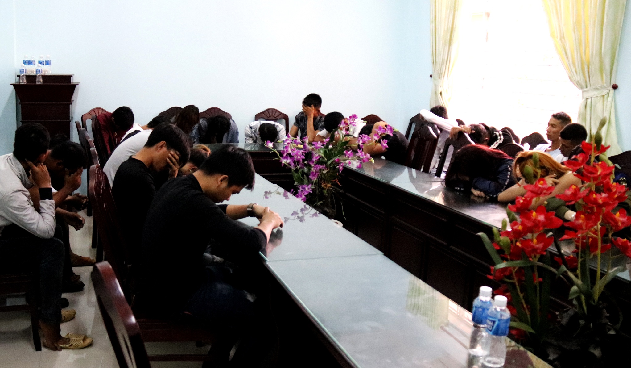 34 nam nu phe ma tuy trong quan karaoke anh 1