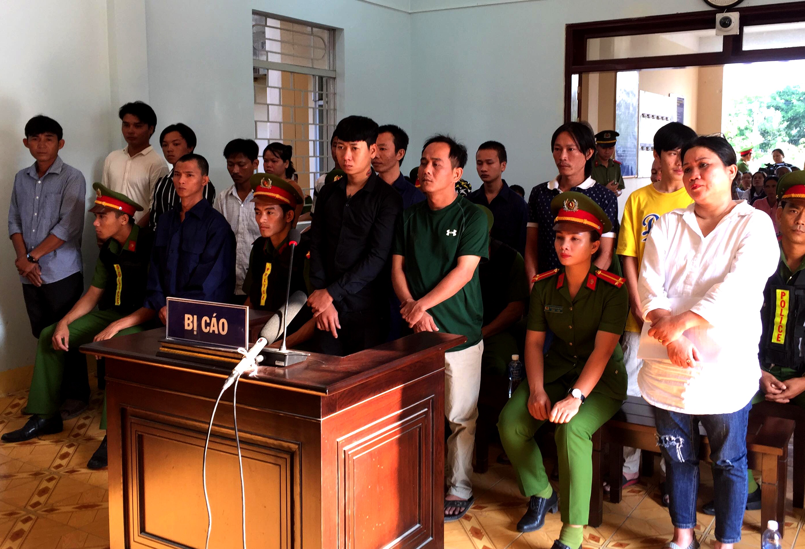 Gay roi trat tu cong cong anh 1