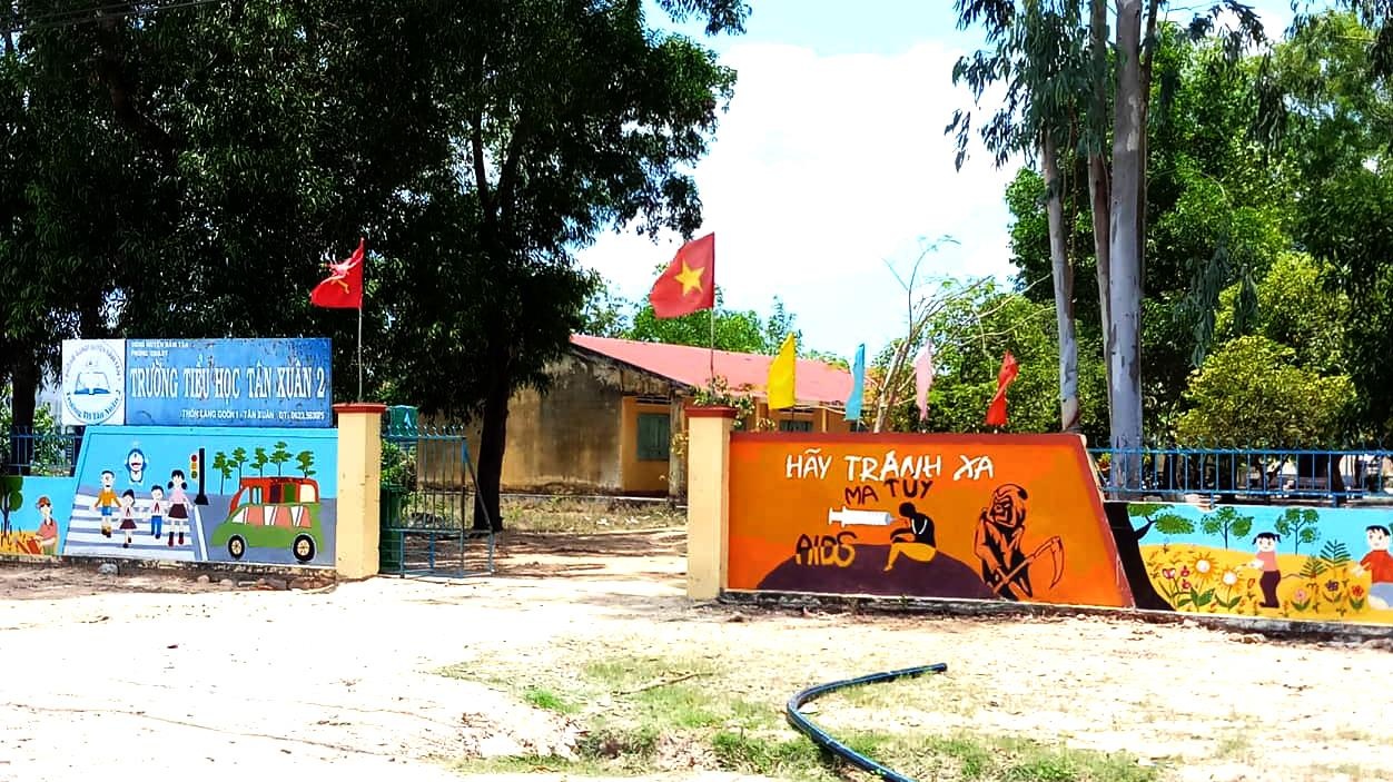 thay giao day ve dam o voi nhieu nu sinh anh 1