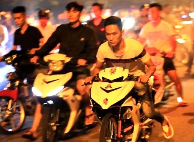'Quai xe' cac tinh tu tap dua xe trai phep gay nao loan o Mui Ne hinh anh