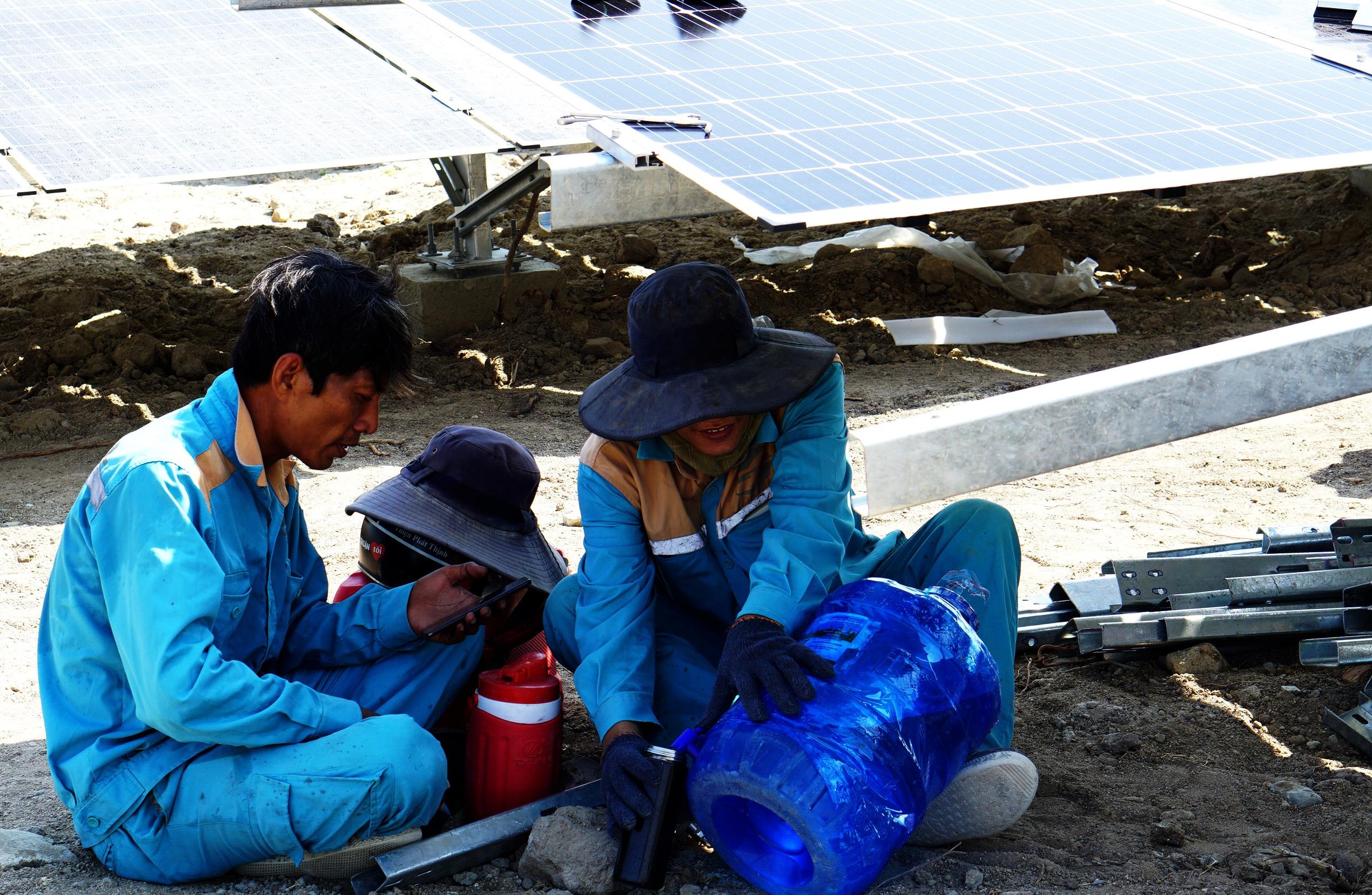 2000 công nhân thi công dự án năng lượng tái tạo ảnh 6 2000 cong nhan thi cong du an nang luong tai tao anh 6