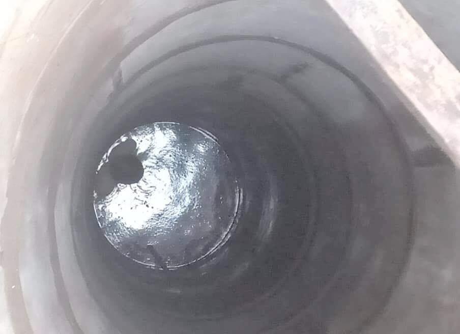 Thanh nien nghi ngao da tu cat co duoi gieng sau hinh anh