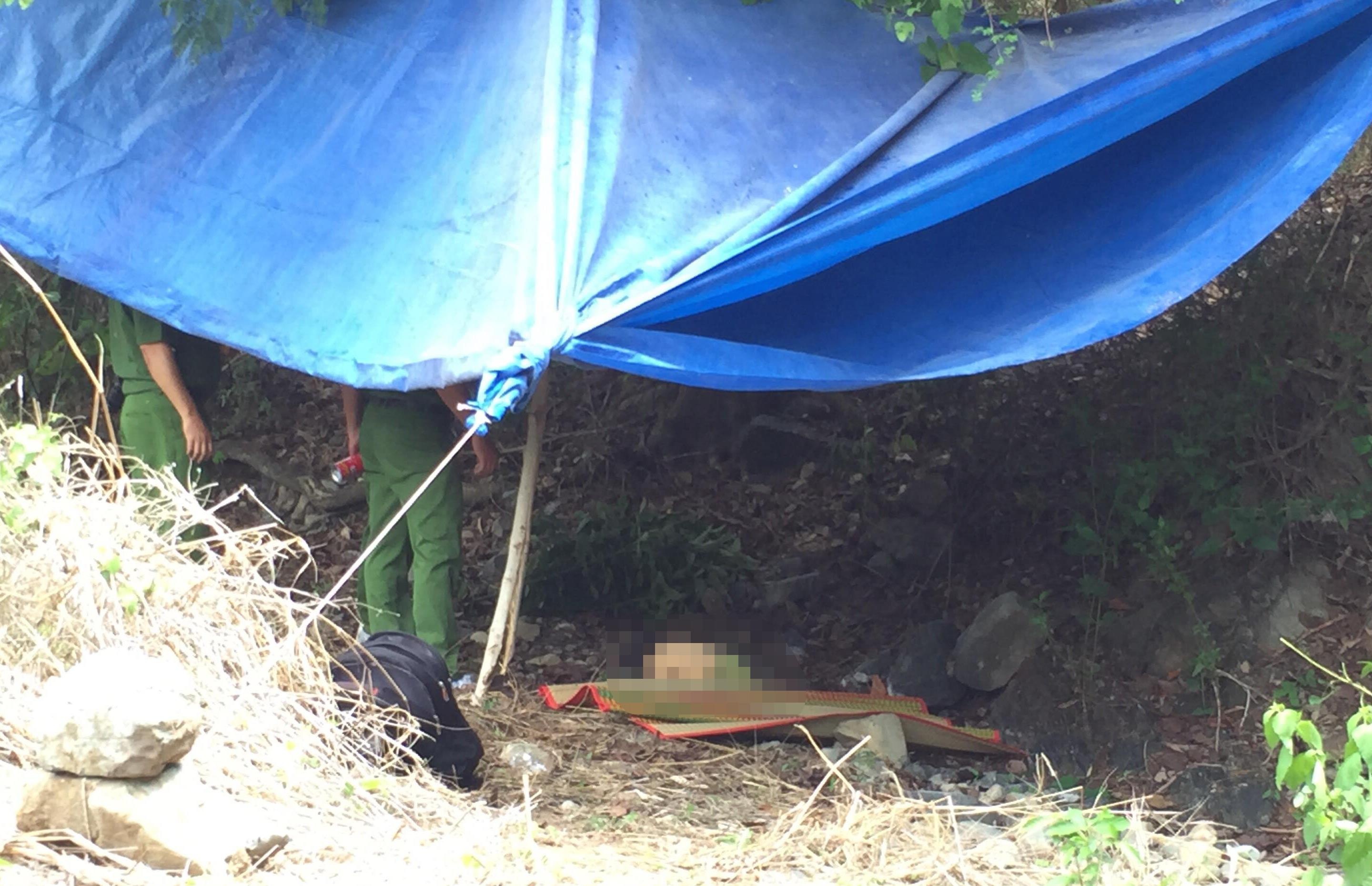 Noi phat hien thi the be trai 2 tuoi sau 2 ngay mat tich hinh anh