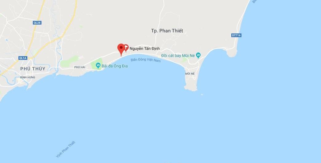 xe tai cho gach lao vao tiem tap hoa anh 2