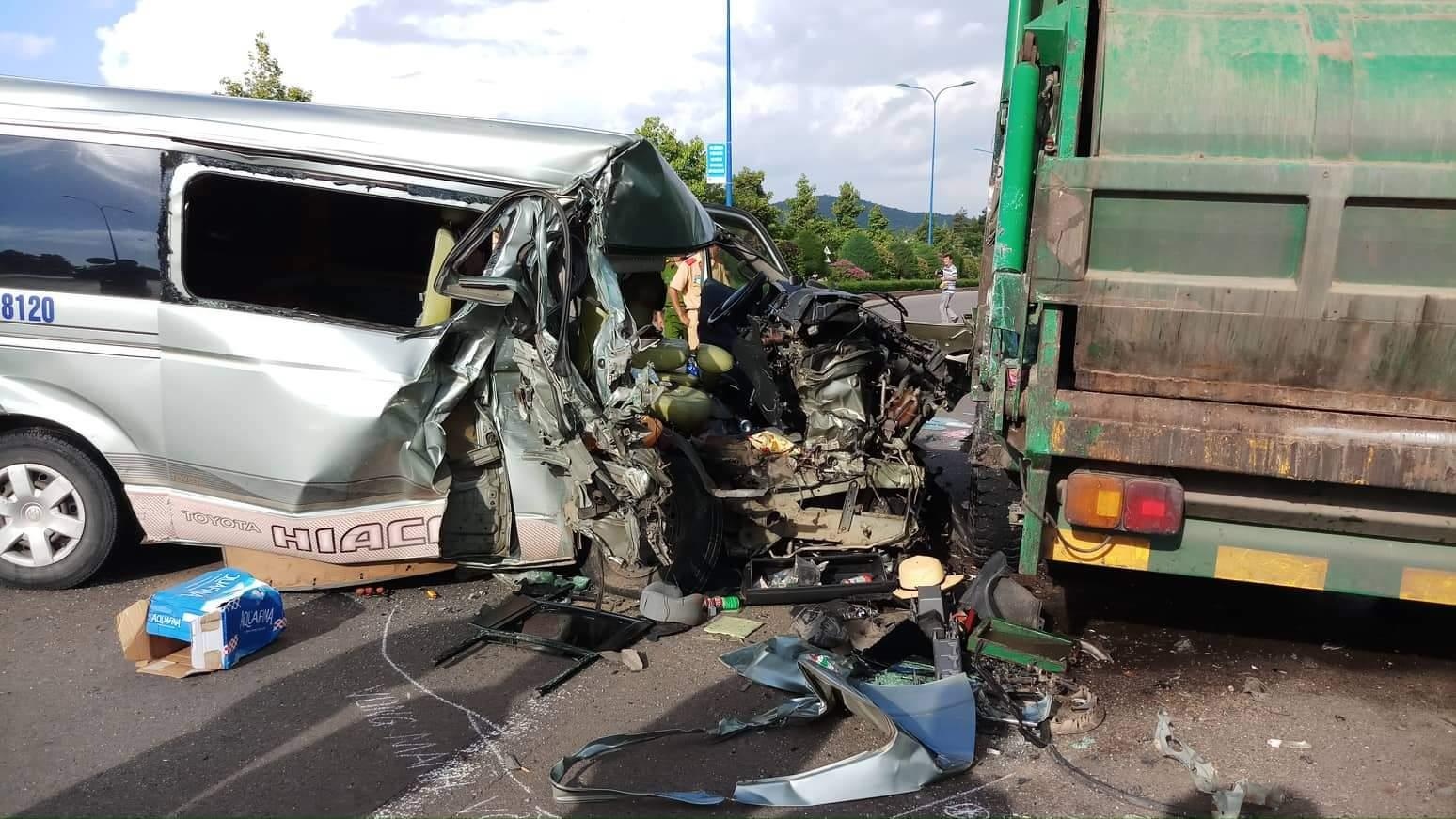 Xe 16 cho tong vao xe cho rac anh 1