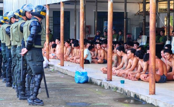 Trum ma tuy Huy 'Nam Doc' cung ban tu tron khoi nha giam hinh anh