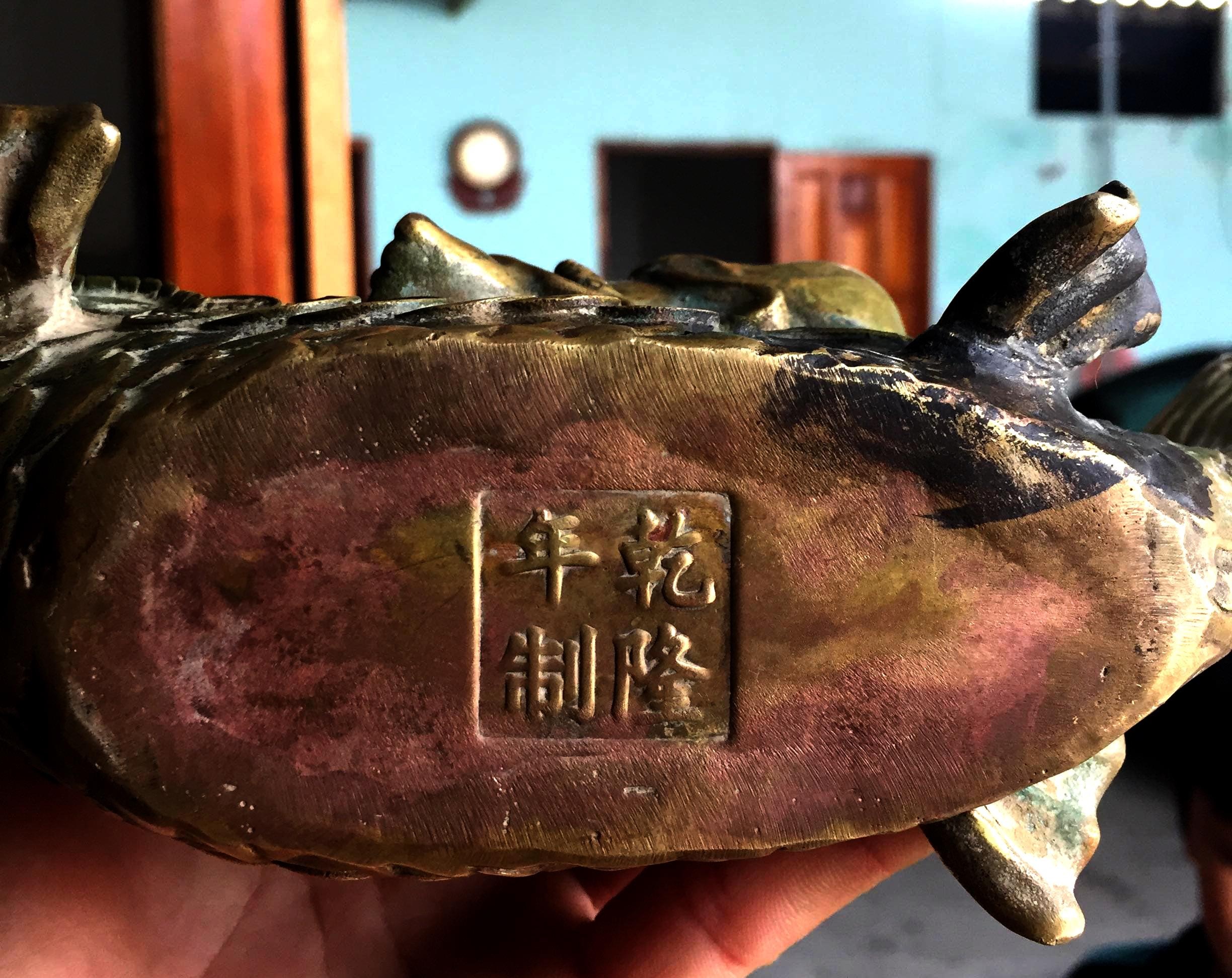 Tuong kim loai mau vang dao duoc gan nui Tau khong phai do co hinh anh