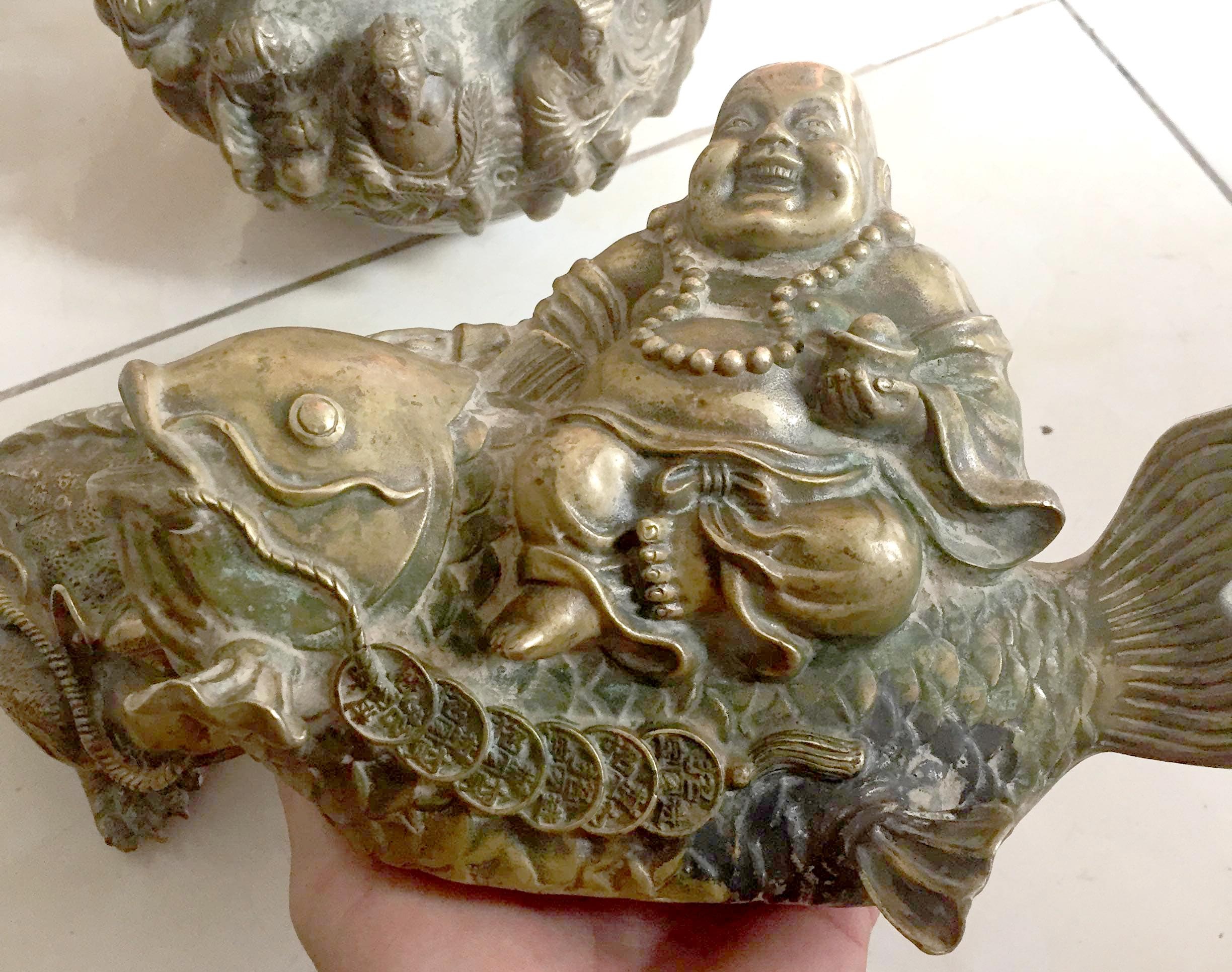 Nguoi dan dao duoc tuong kim loai mau vang gan nui Tau hinh anh