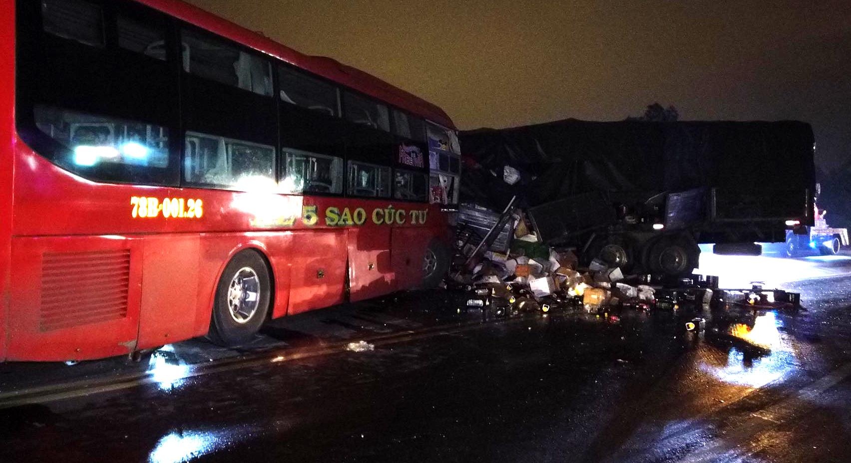 nhan chung ke luc 2 xe doi dau anh 1