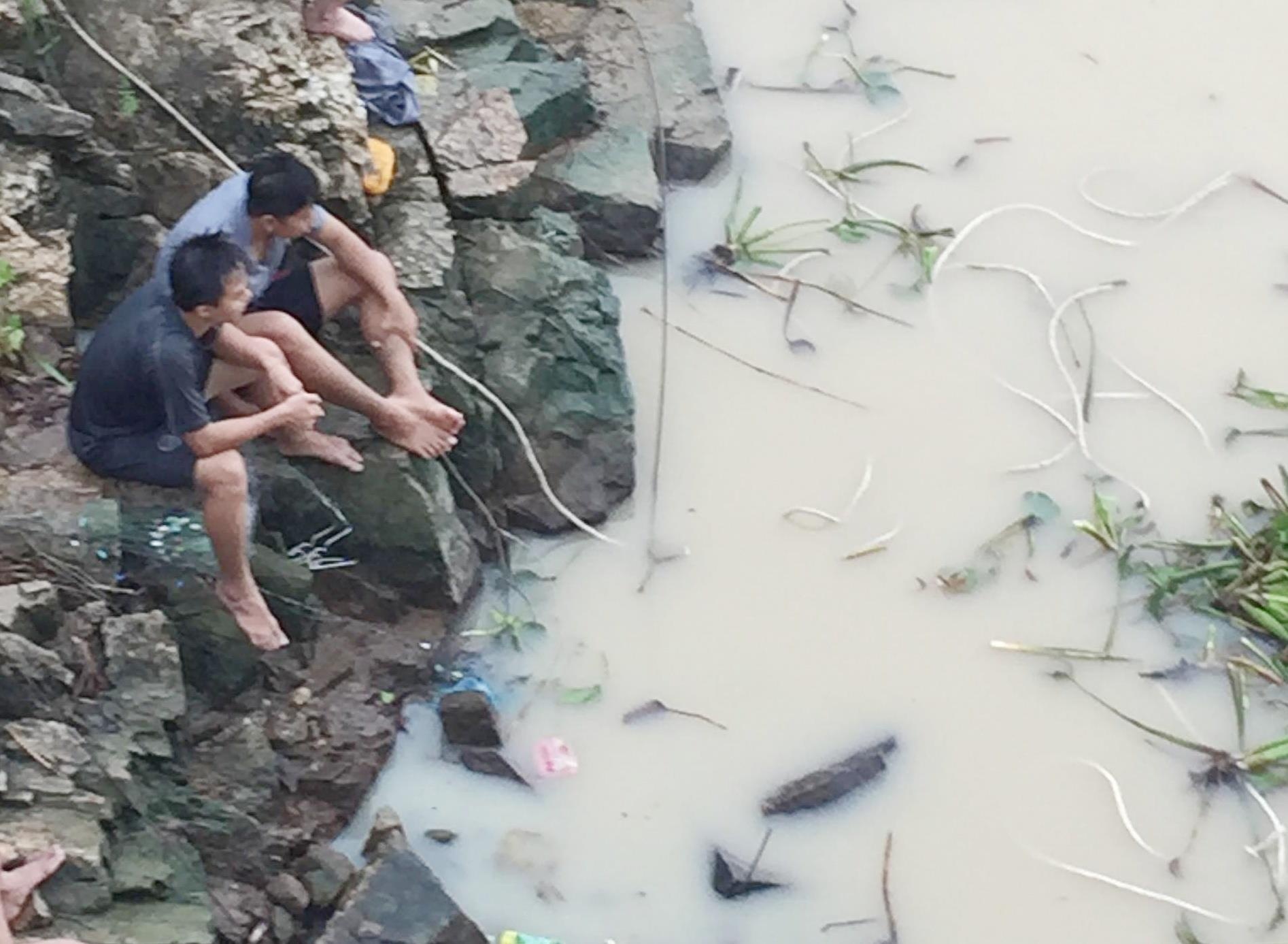 Loi ra dap Song Dinh 3 bat ca, nam thanh nien tu vong hinh anh