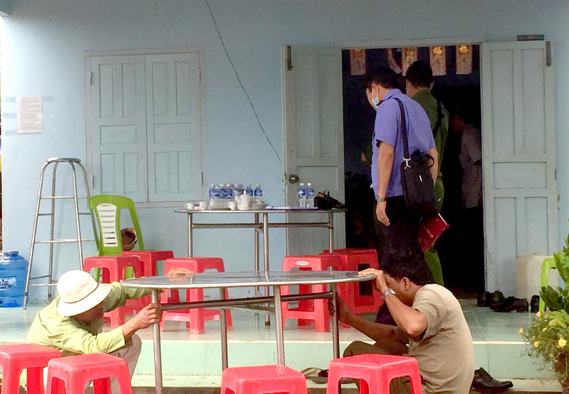 Tam giu nghi pham 9X dung rua chem chet nguoi hang xom hinh anh