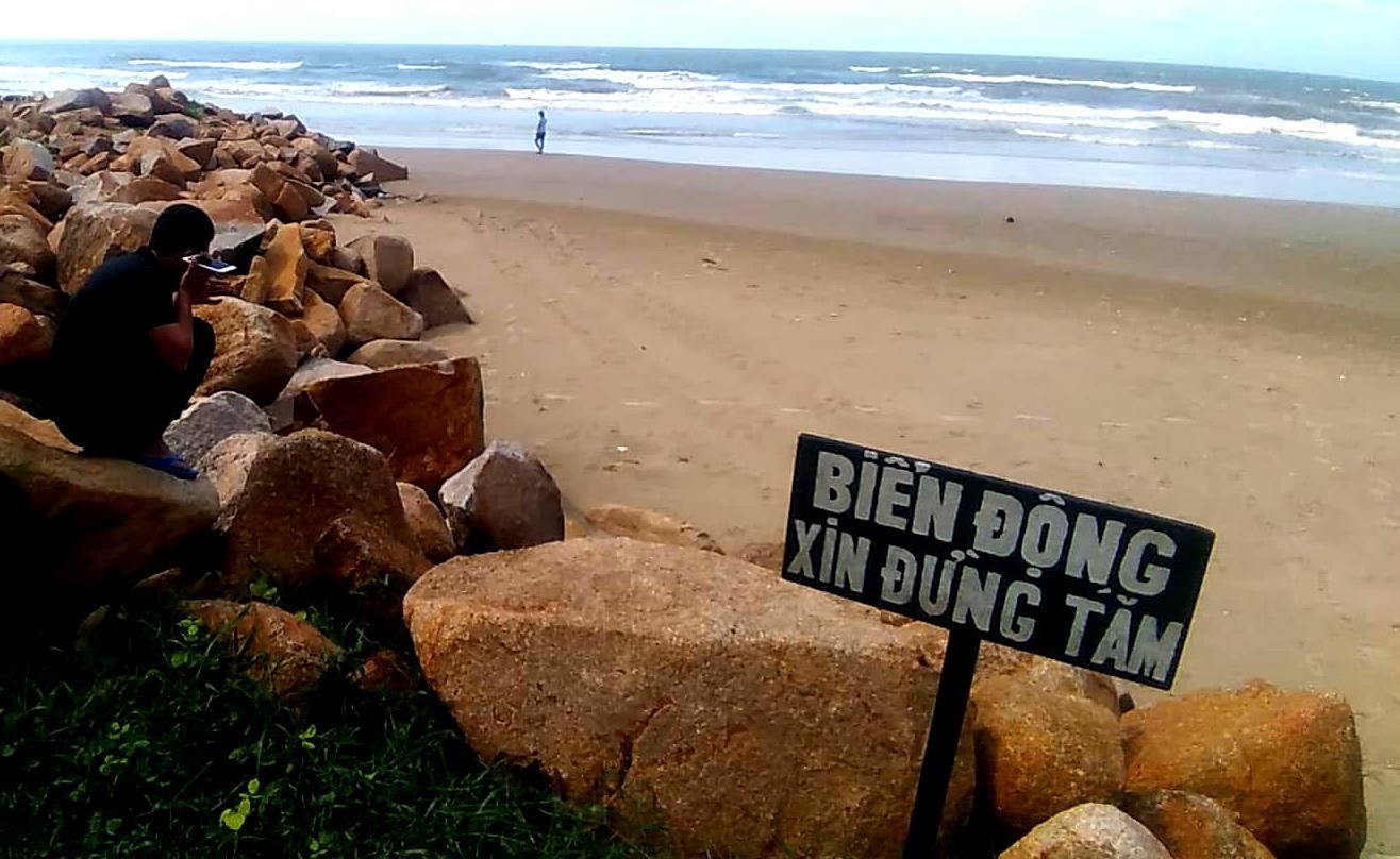 Vu 4 nguoi duoi nuoc o Binh Thuan: Khach phot lo canh bao song lon hinh anh