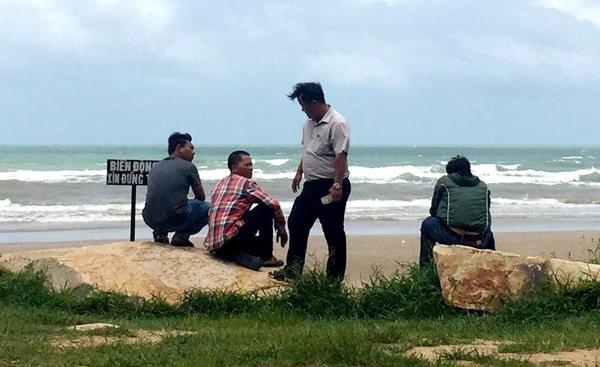 Tim thay thi the 2 nguoi mat tich khi tam bien o Binh Thuan hinh anh