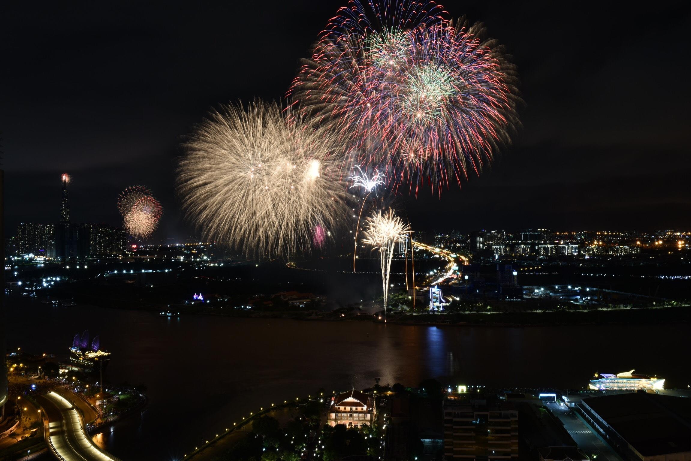 sai gon ket cung truoc gio ban phao hoa anh 2