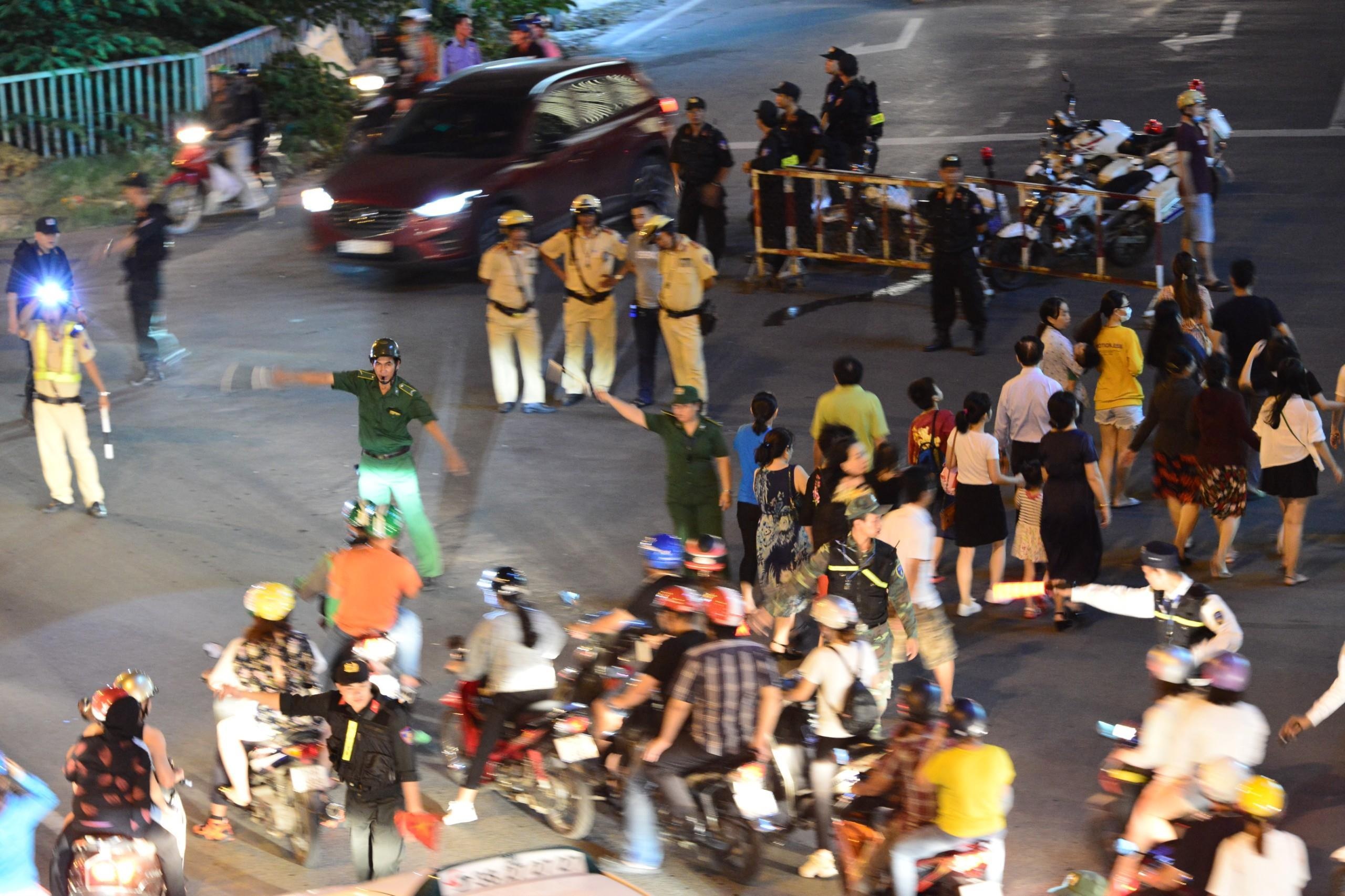 sai gon ket cung truoc gio ban phao hoa anh 9