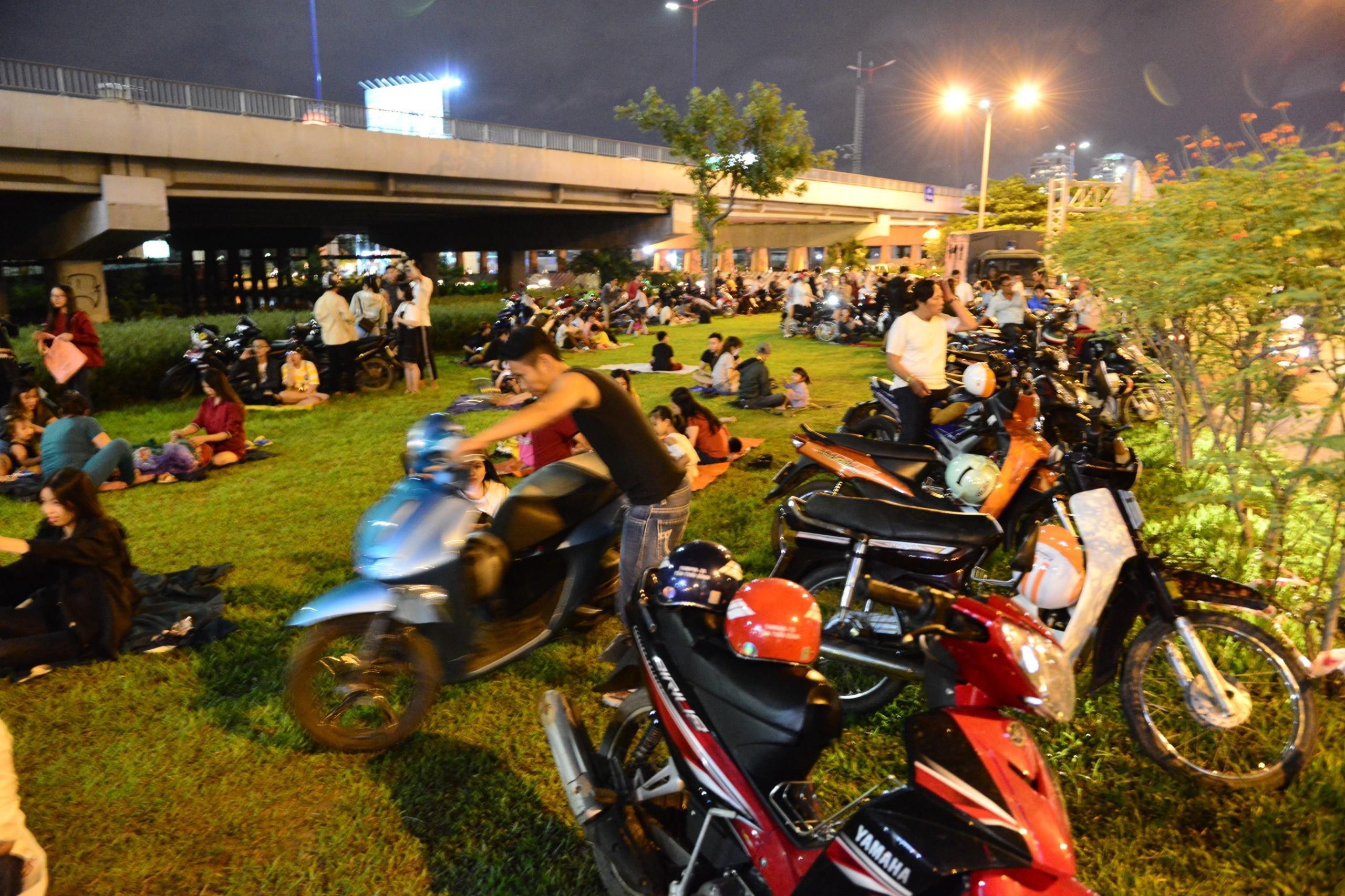 sai gon ket cung truoc gio ban phao hoa anh 7