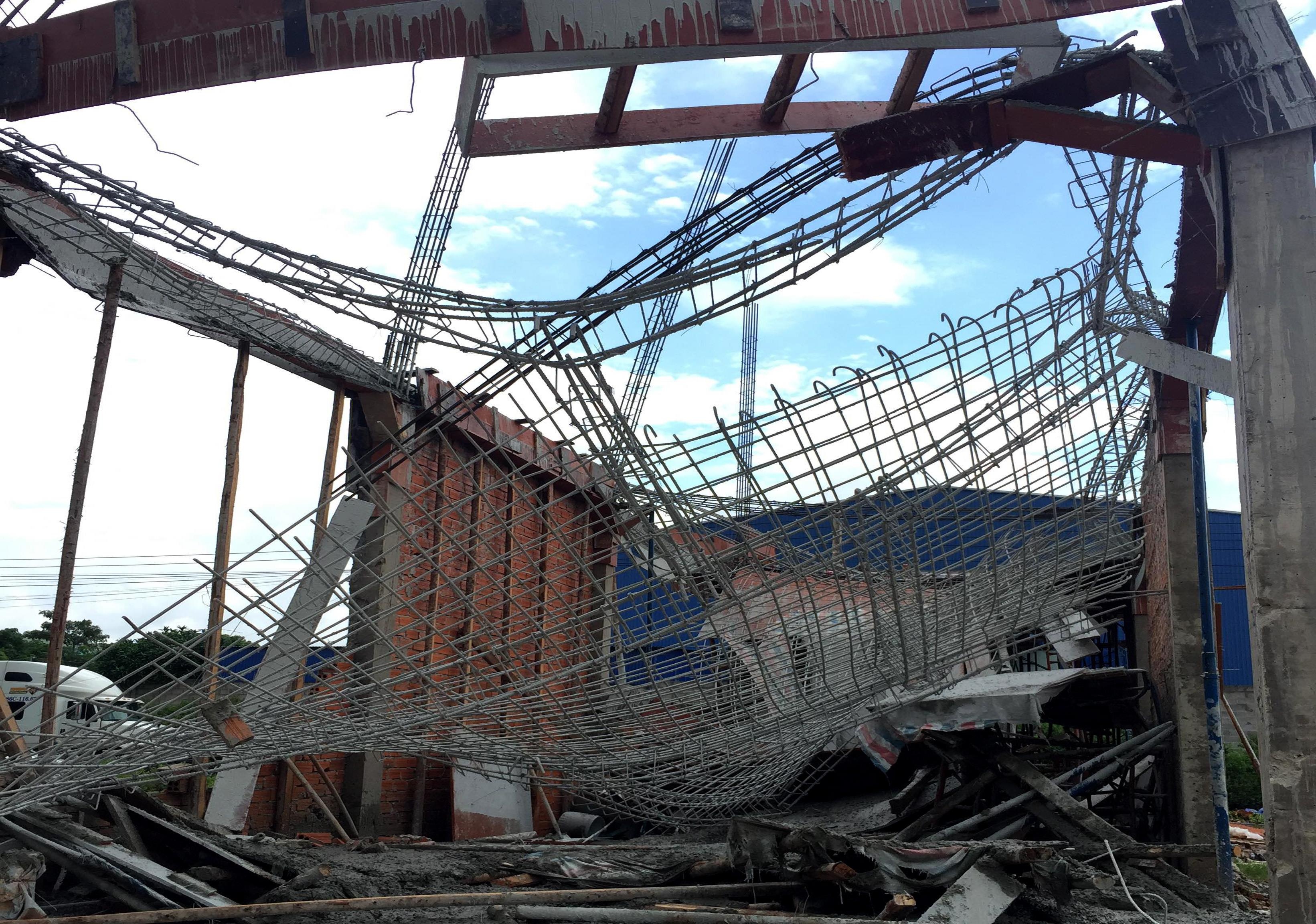 Sap san be tong, mot tho ho thiet mang hinh anh