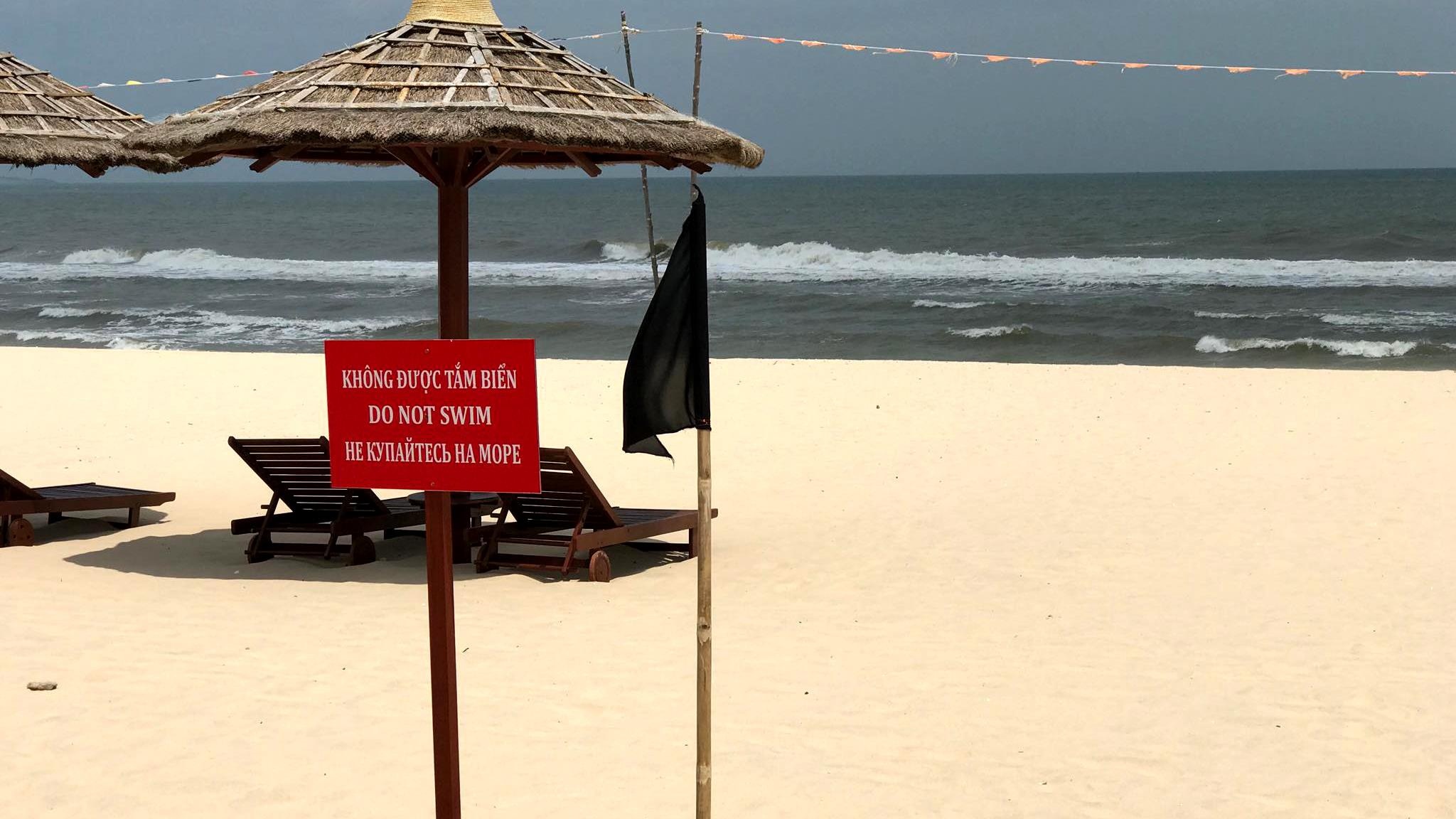 Du khach Nga duoi nuoc o bien Binh Thuan hinh anh