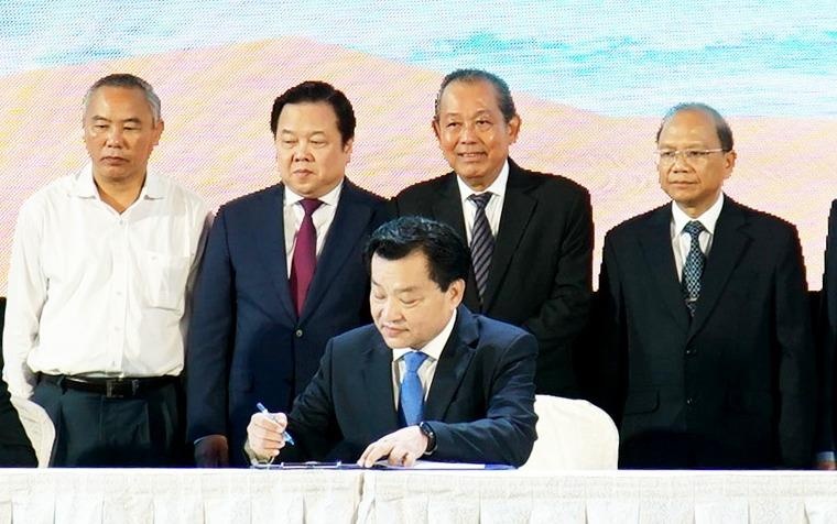 Binh Thuan phat huy tiem nang bien va nang gio, phat trien dot pha hinh anh