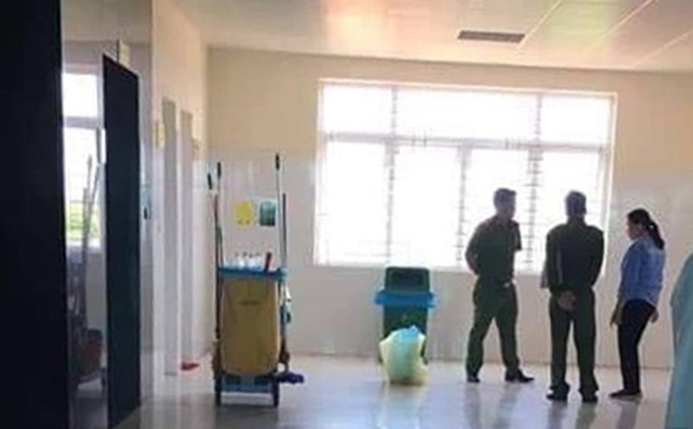 phat hien thi the be gai so sinh trong thung rac anh 1