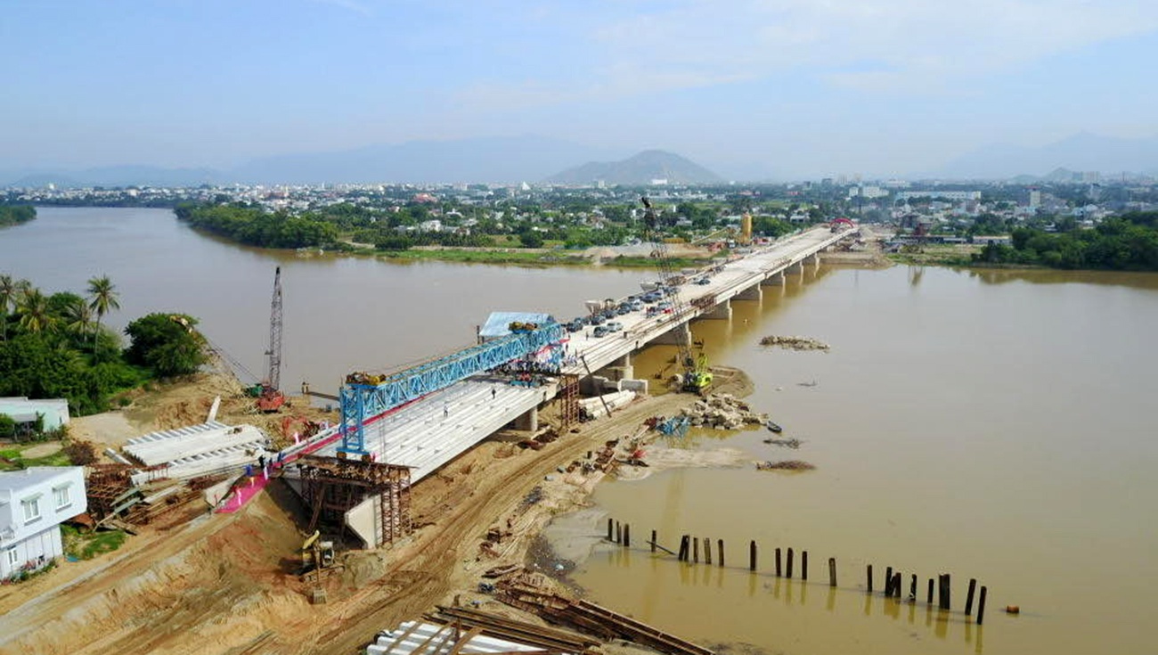 Hop long dap 700 ty o ha luu song Dinh hinh anh