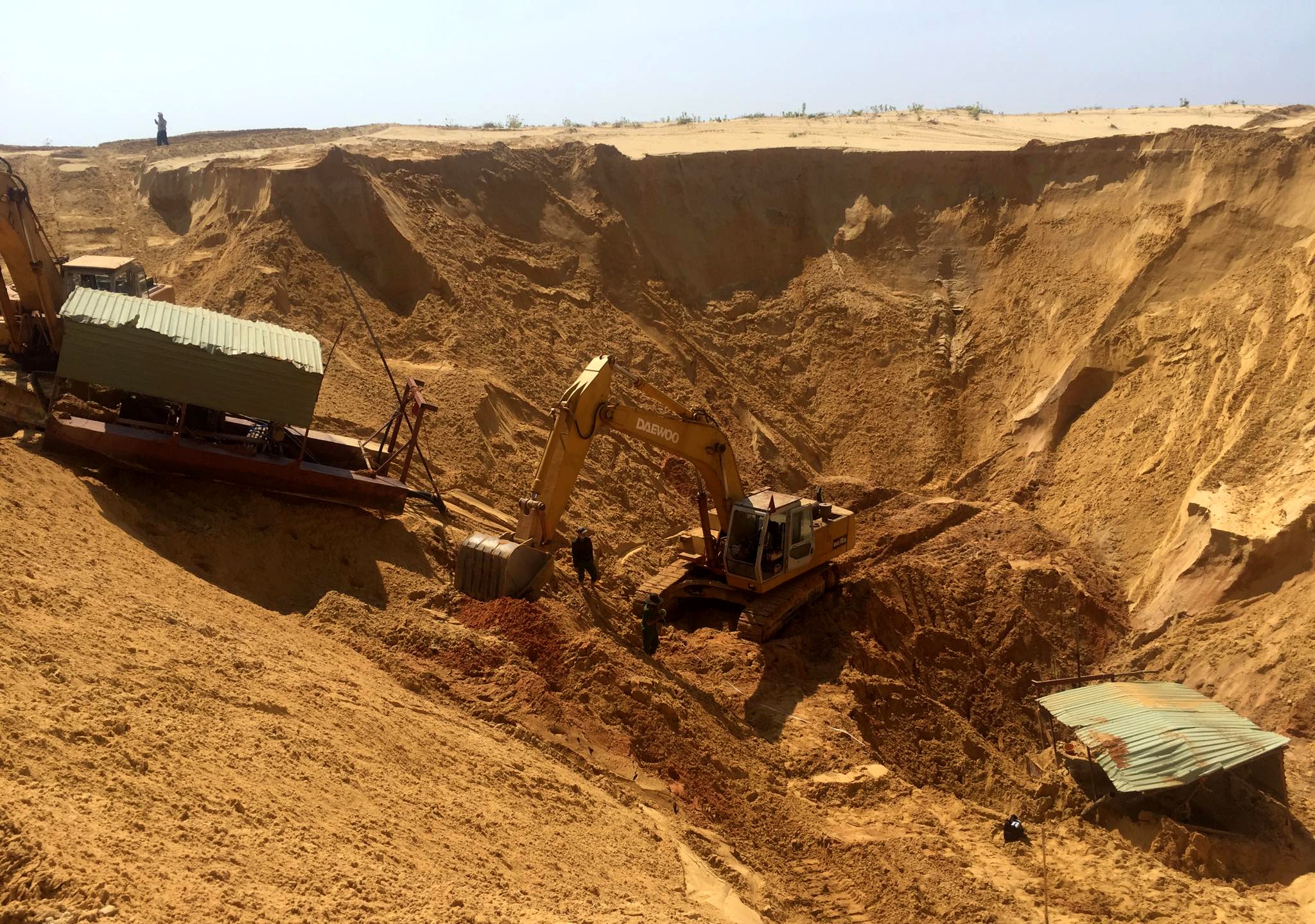 sập mỏ titan khiến 1 công nhân tử vong ảnh 1 sap mo titan khien 1 cong nhan tu vong anh 1