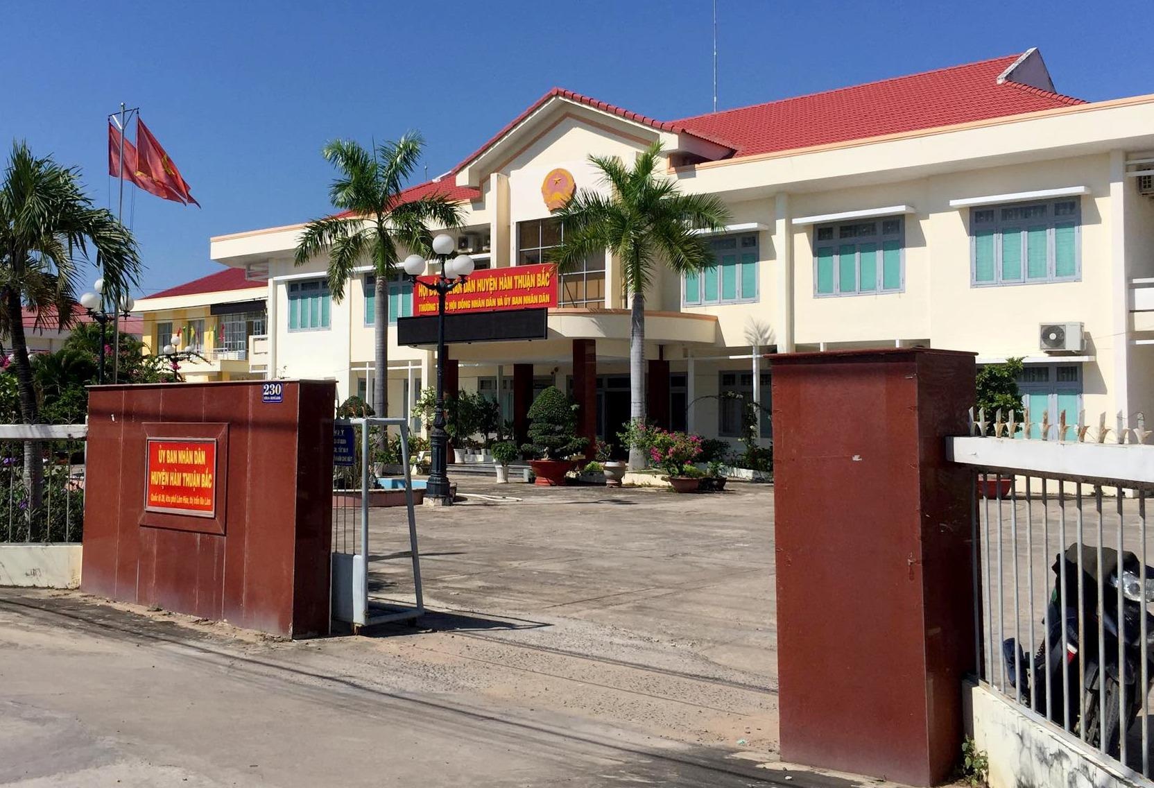 Chu tich huyen bo nhiem con re sai quy dinh hinh anh