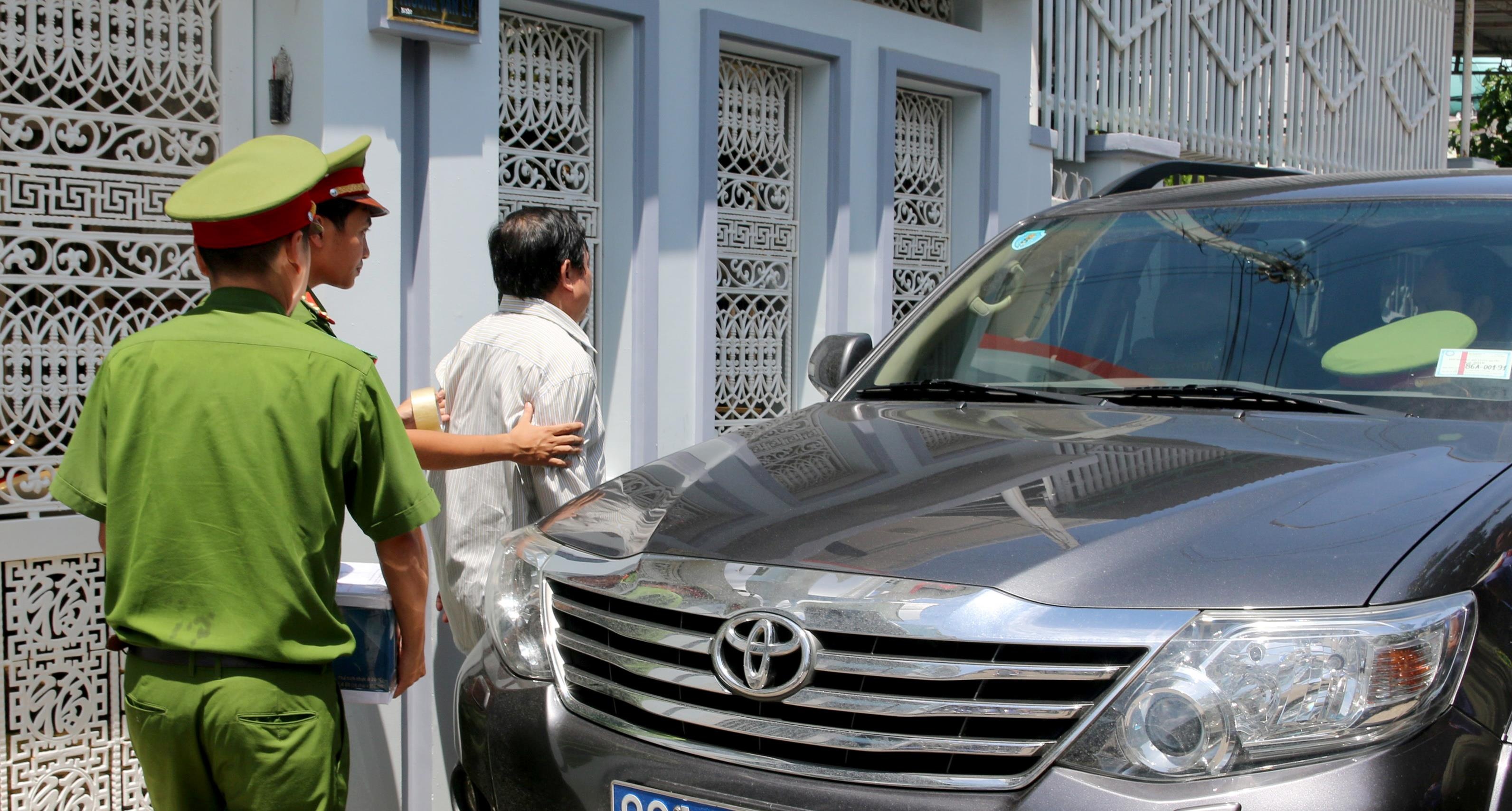 Pho bi thu Thuong truc TP Phan Thiet bi xem xet ky luat hinh anh