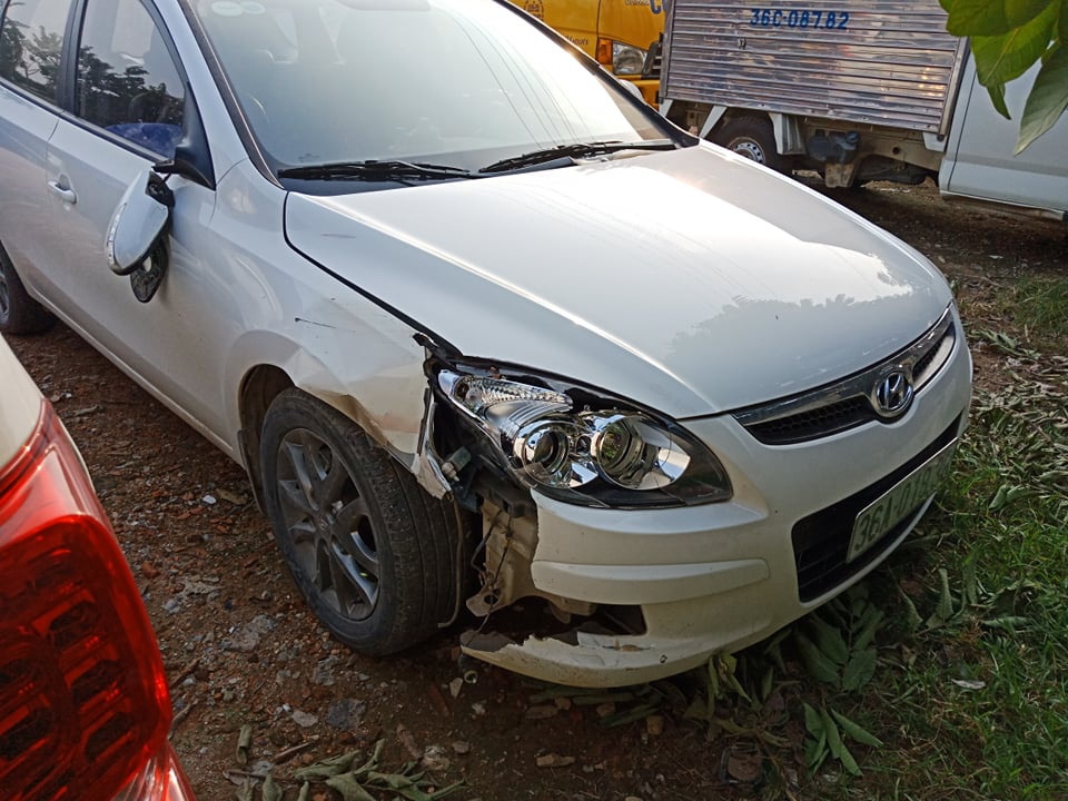 Can bo TP Thanh Hoa lai oto gay tai nan cho nu sinh lop 9 roi bo tron hinh anh