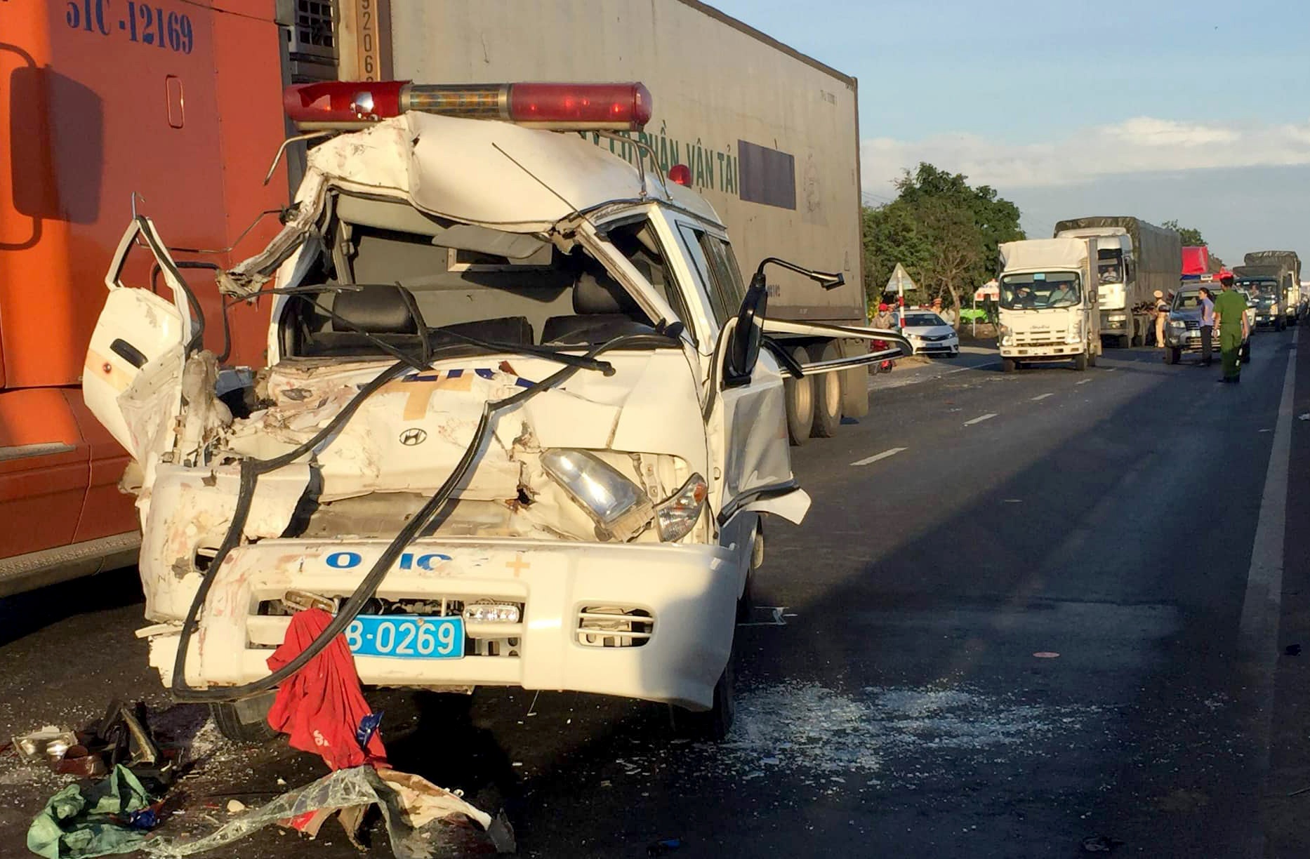 xe cuu thuong tai nan anh 1