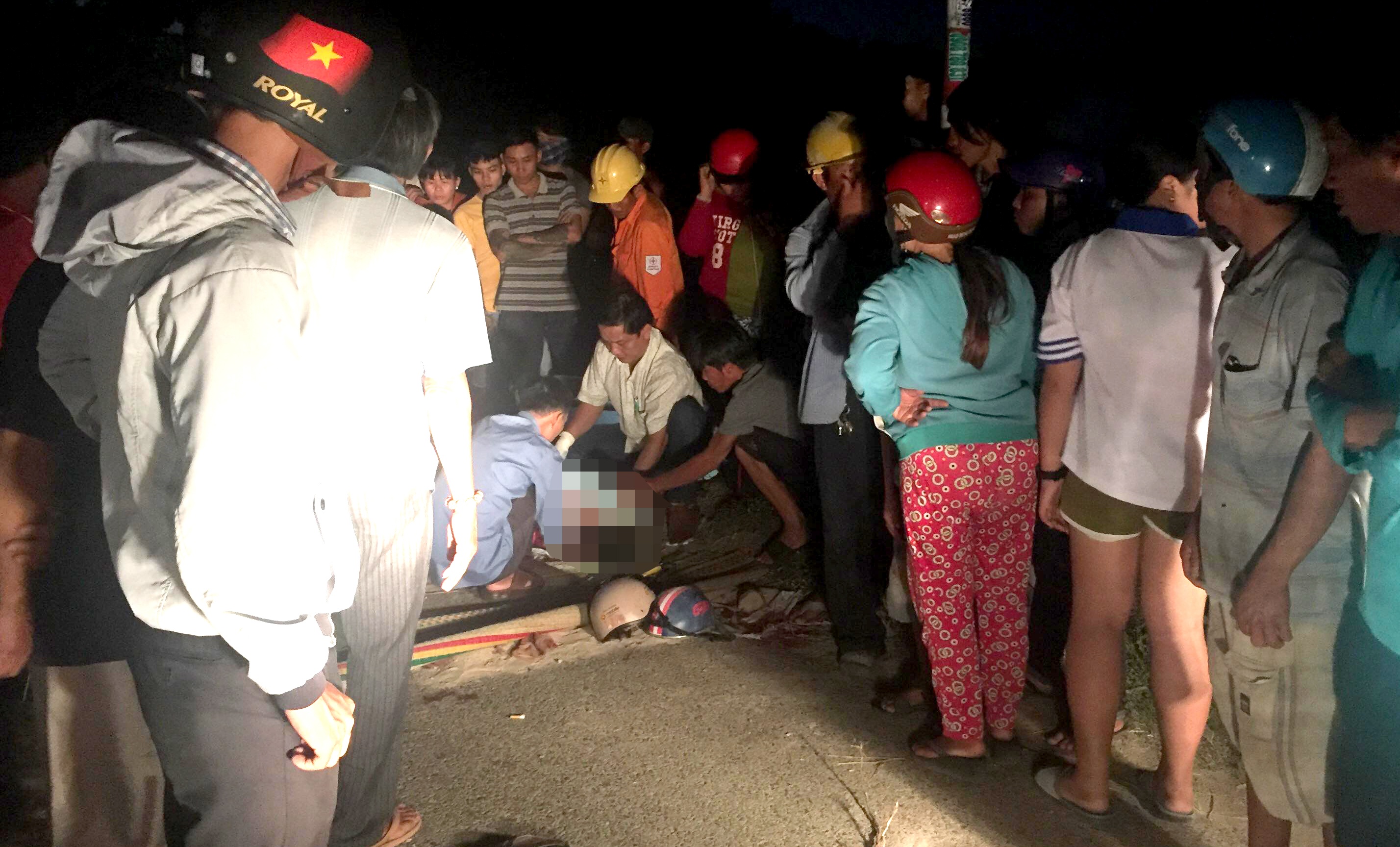 hai anh em tông đuôi xe tải tử vong ảnh 1 hai anh em tong duoi xe tai tu vong anh 1